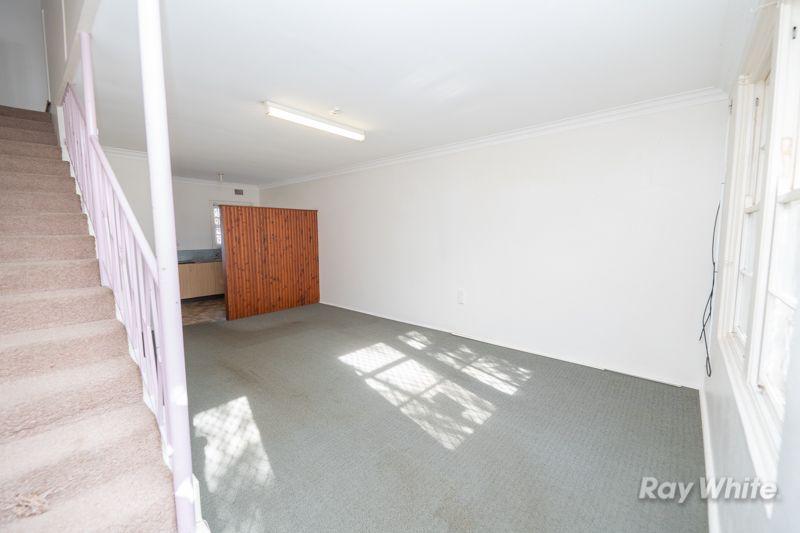 2 Bedroom Townhouse in Central Location Close to Schools