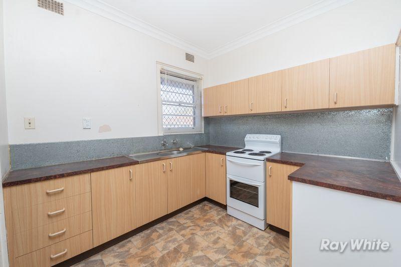 2 Bedroom Townhouse in Central Location Close to Schools