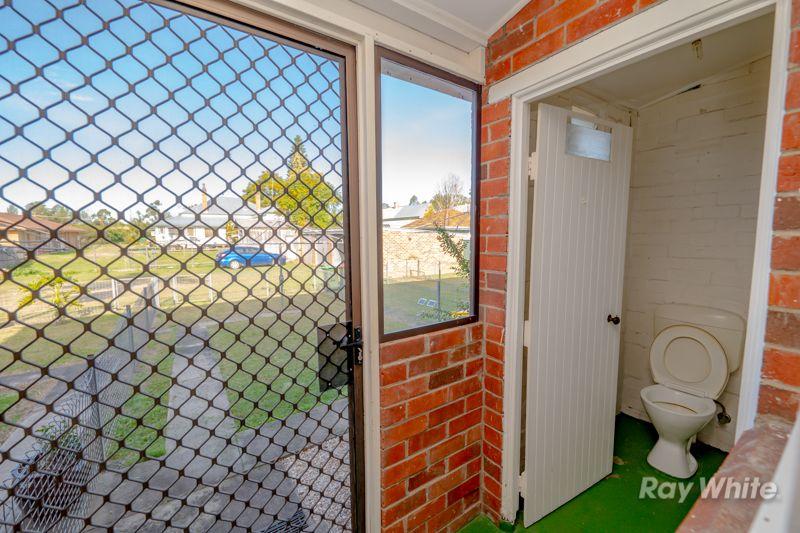 2 Bedroom Townhouse in Central Location Close to Schools