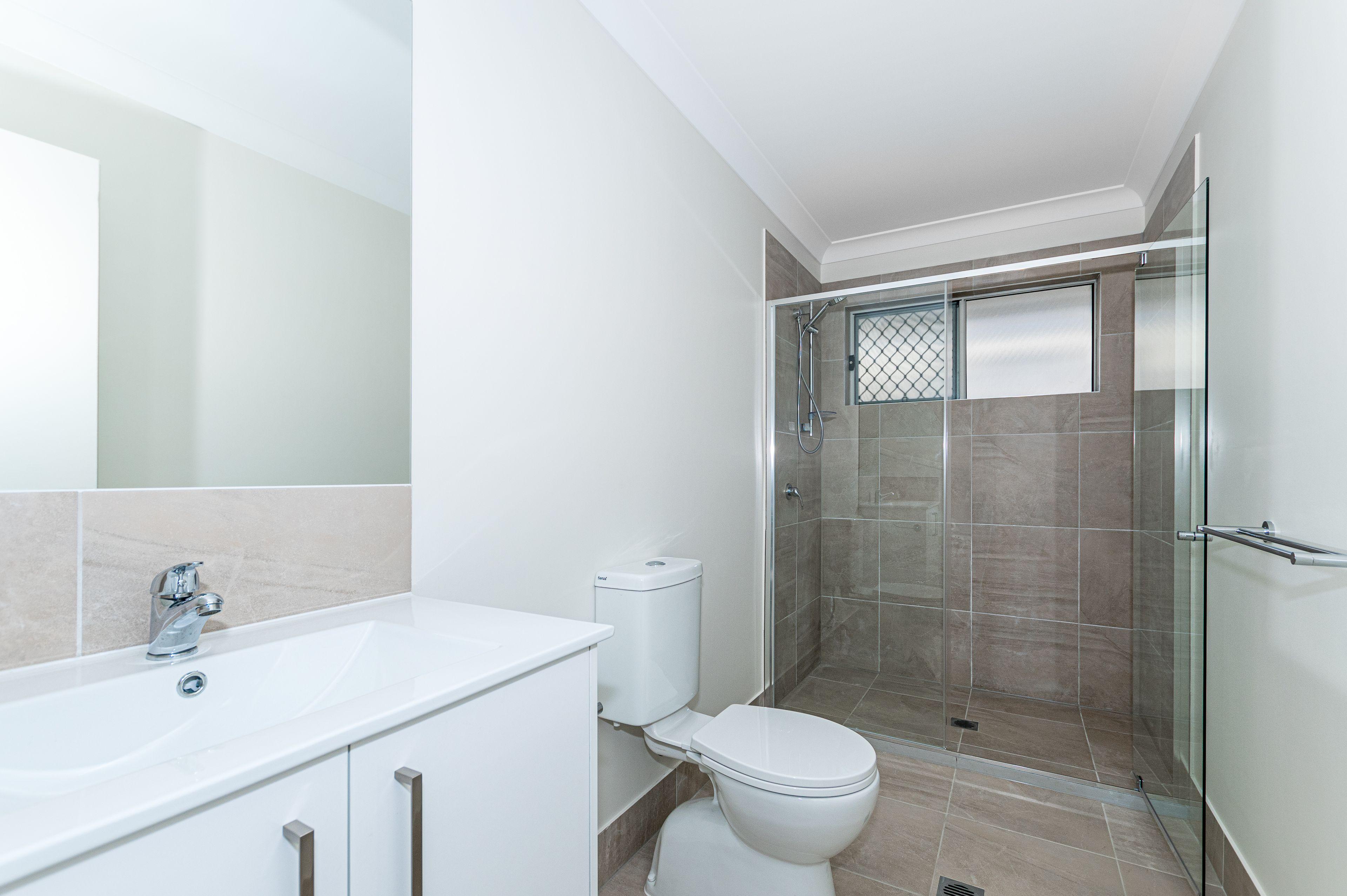 Modern 2 Bedroom Duplex in Park Ridge