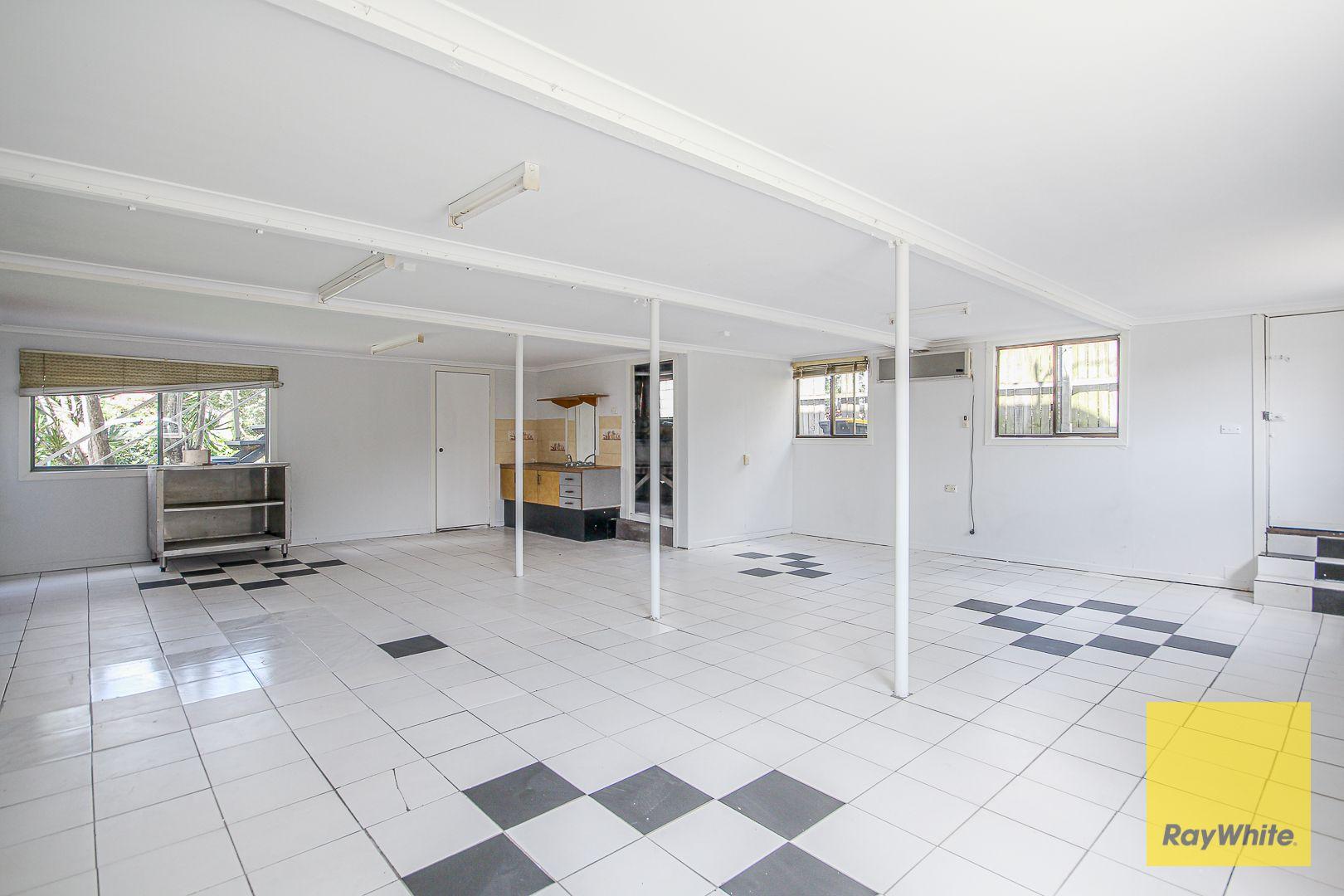 Neat and Tidy 3 Bedroom in Holland Park