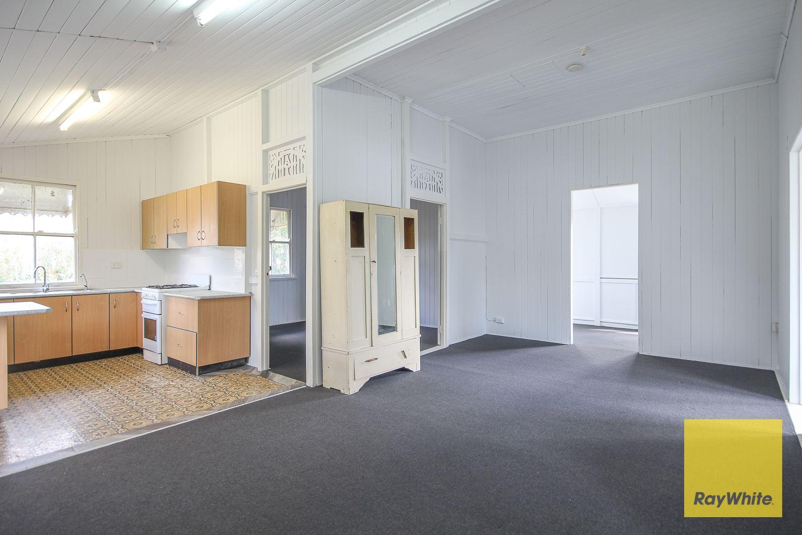 Neat and Tidy 3 Bedroom in Holland Park