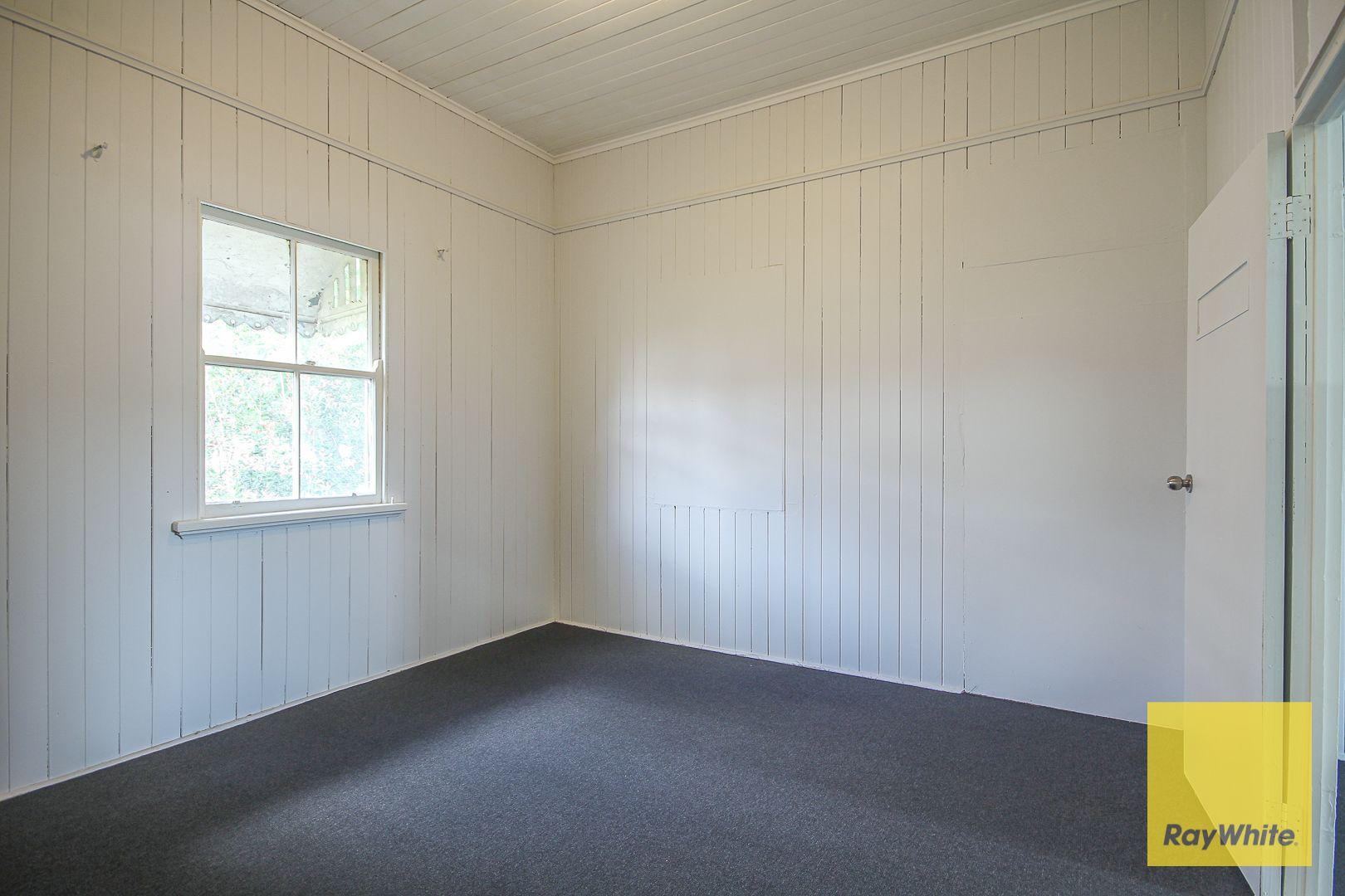 Neat and Tidy 3 Bedroom in Holland Park