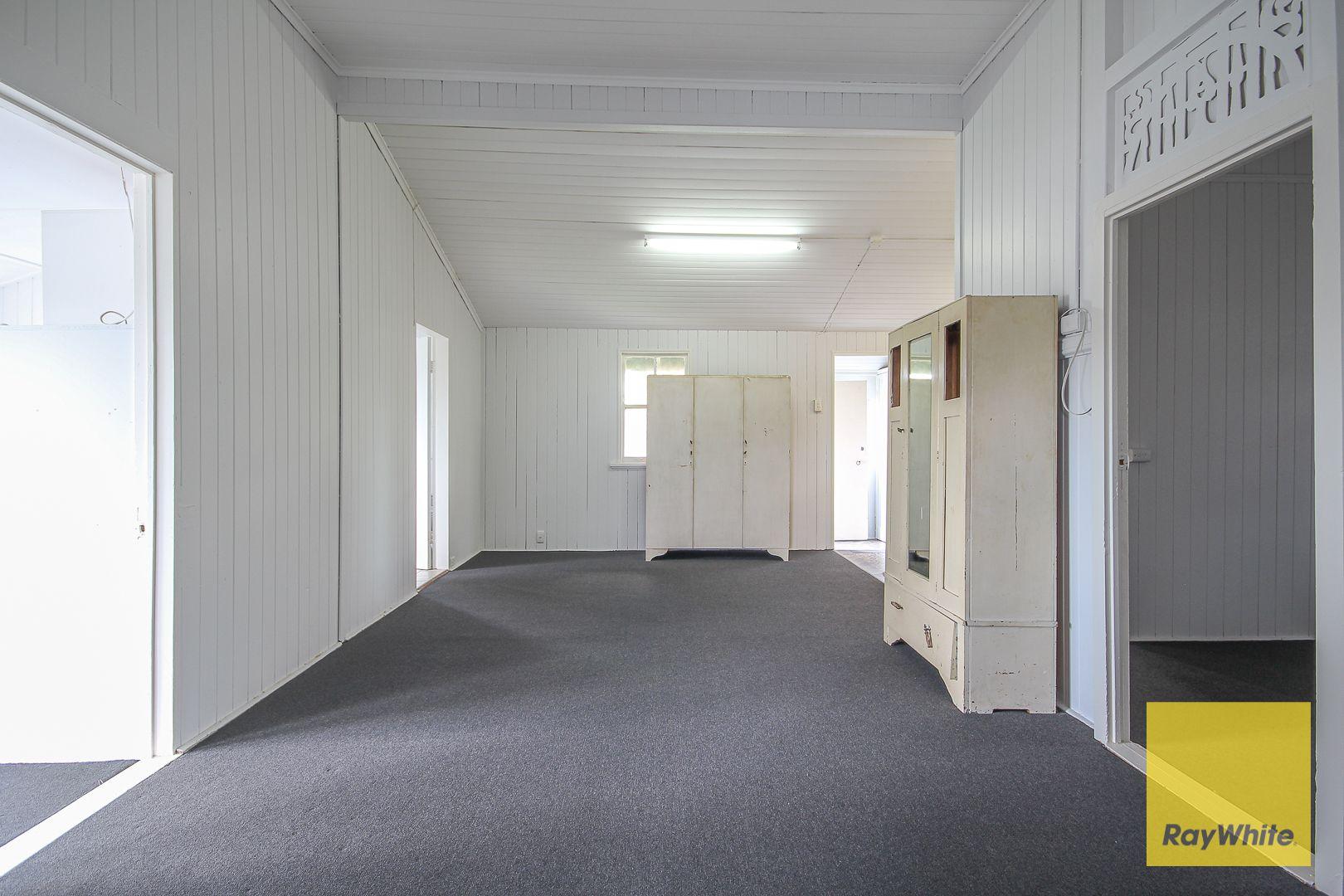 Neat and Tidy 3 Bedroom in Holland Park