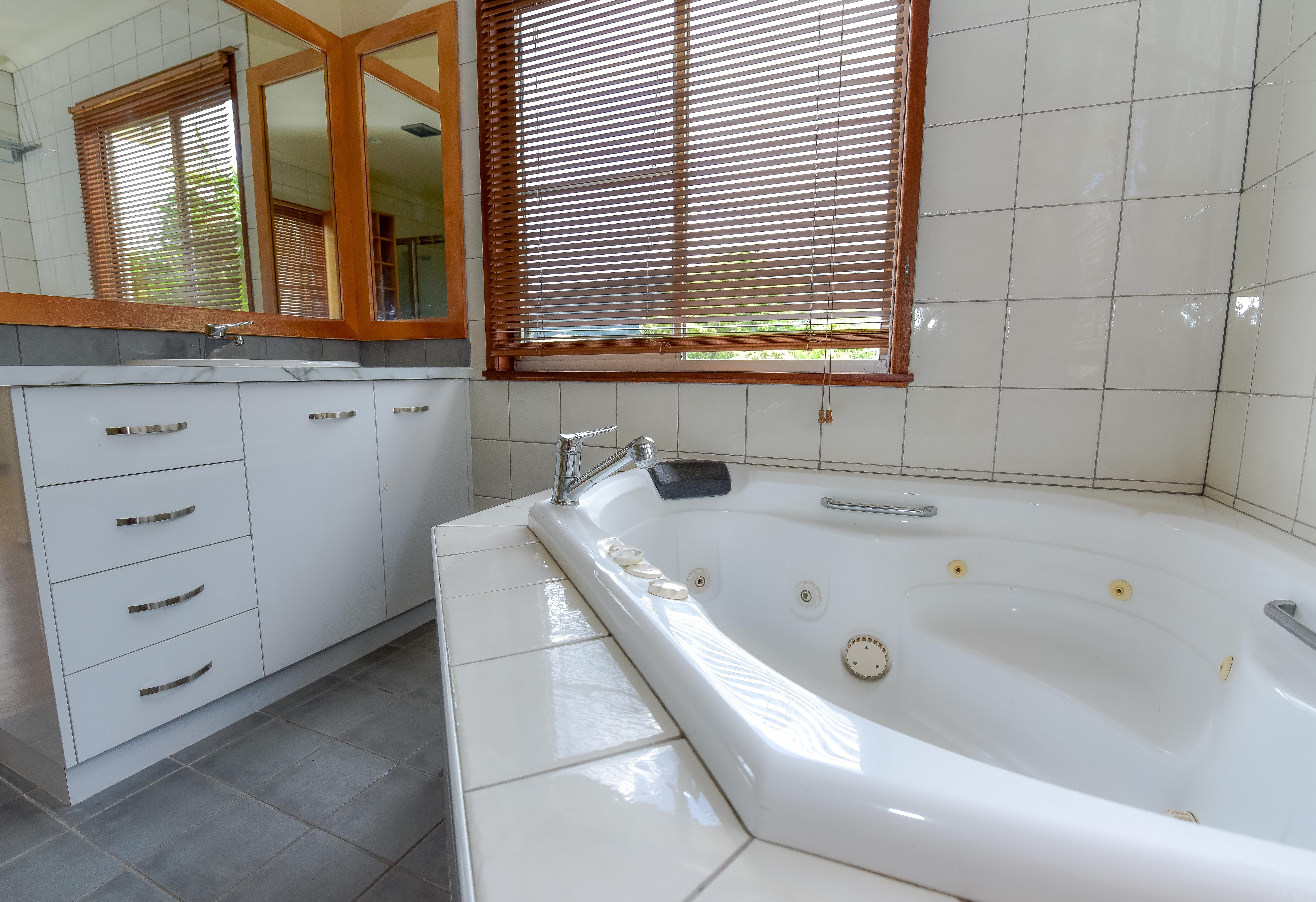 EXCEPTIONAL FAMILY-FRIENDLY WINNER! PLUS PERFECT LOCATION!