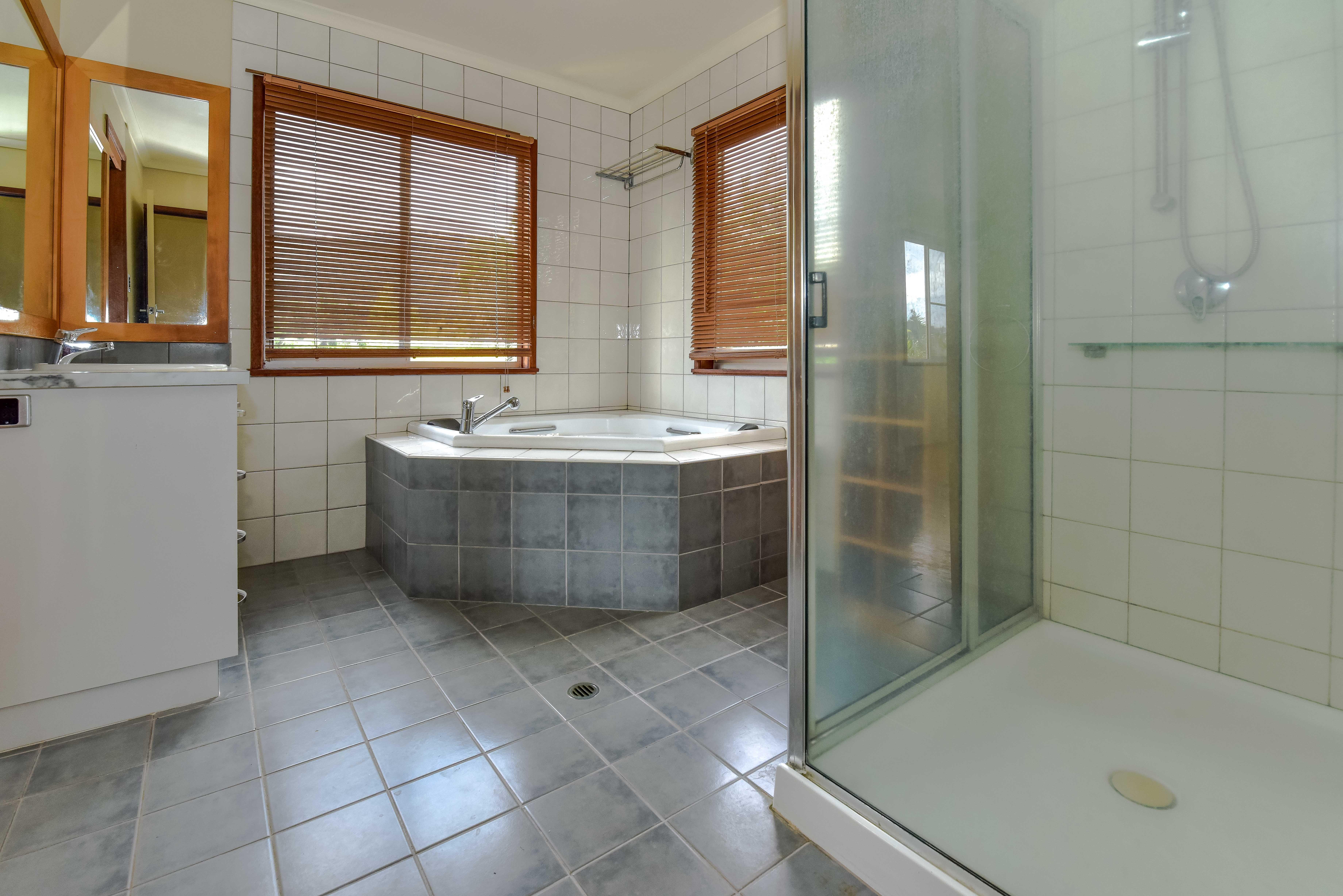 EXCEPTIONAL FAMILY-FRIENDLY WINNER! PLUS PERFECT LOCATION!