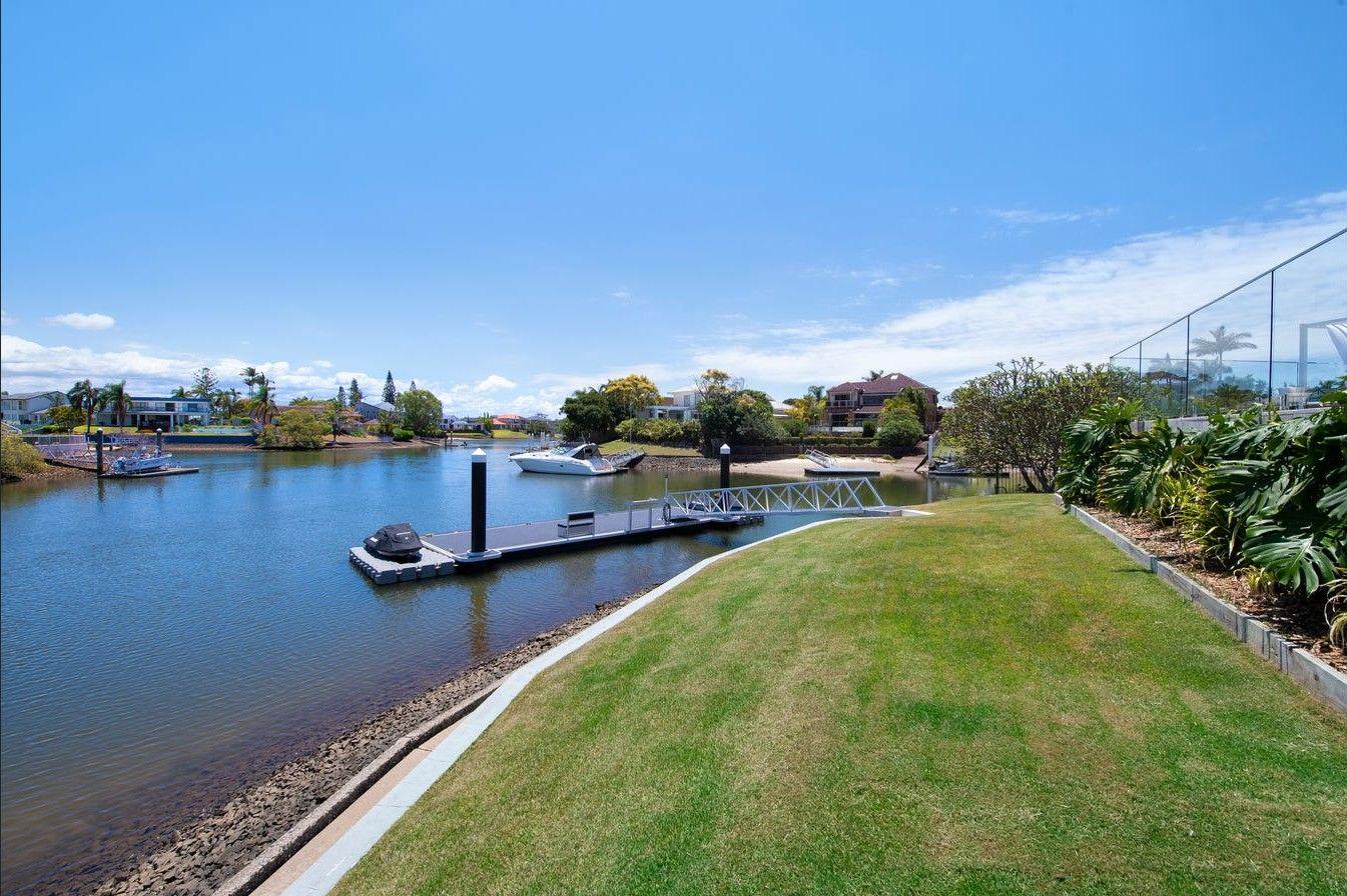 An Unforgettable Statement of Sophisticated Style!