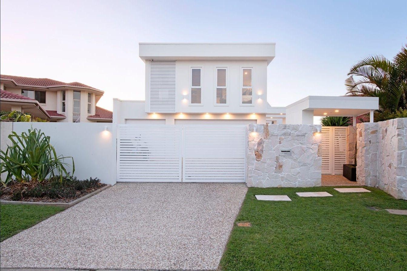 An Unforgettable Statement of Sophisticated Style!