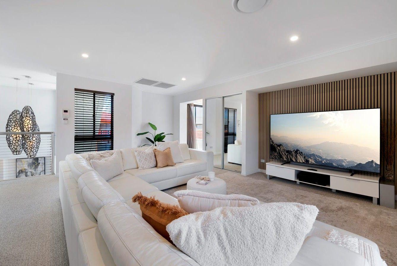 An Unforgettable Statement of Sophisticated Style!