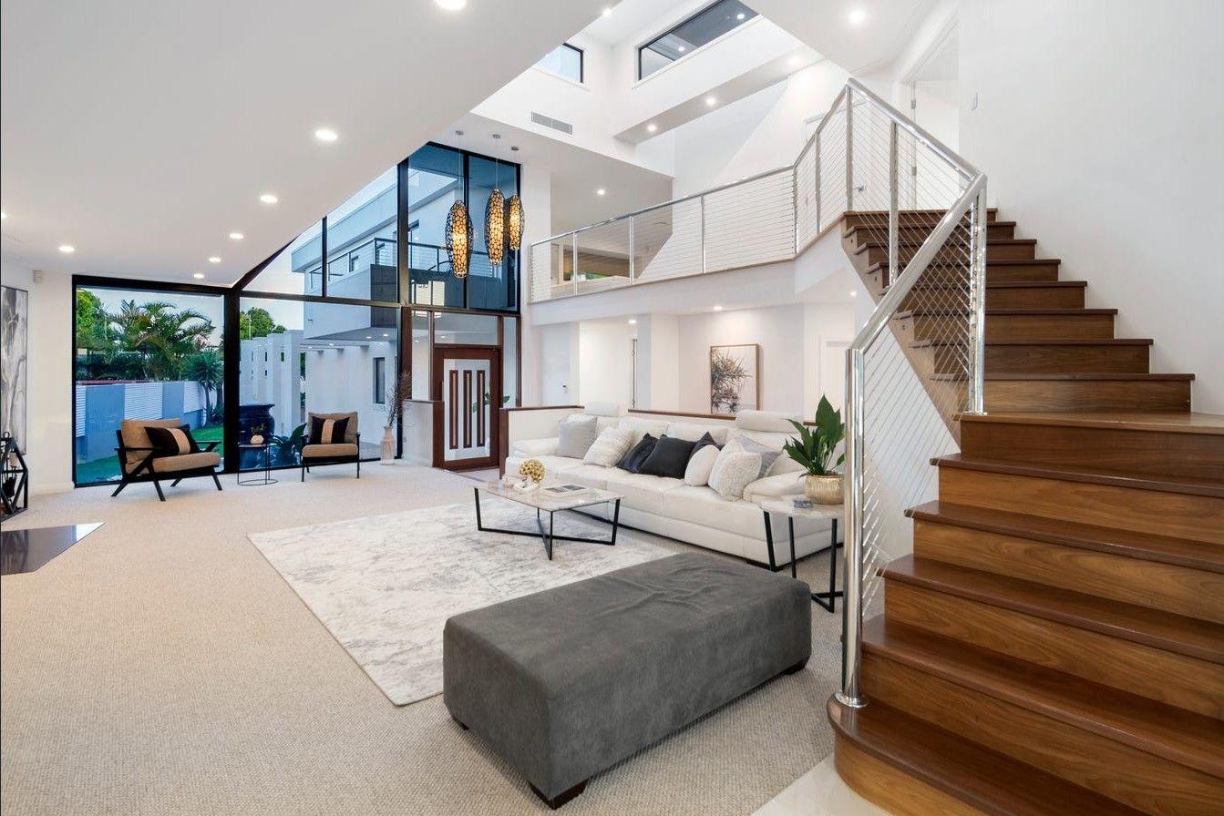 An Unforgettable Statement of Sophisticated Style!