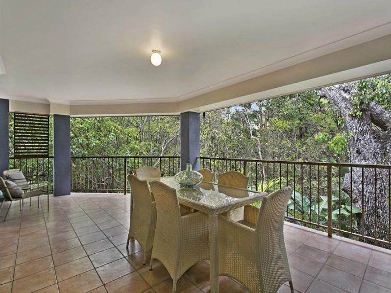 Modern Two-Bedroom Townhouse with Double Lock-Up Garage in Prime Toowong Location