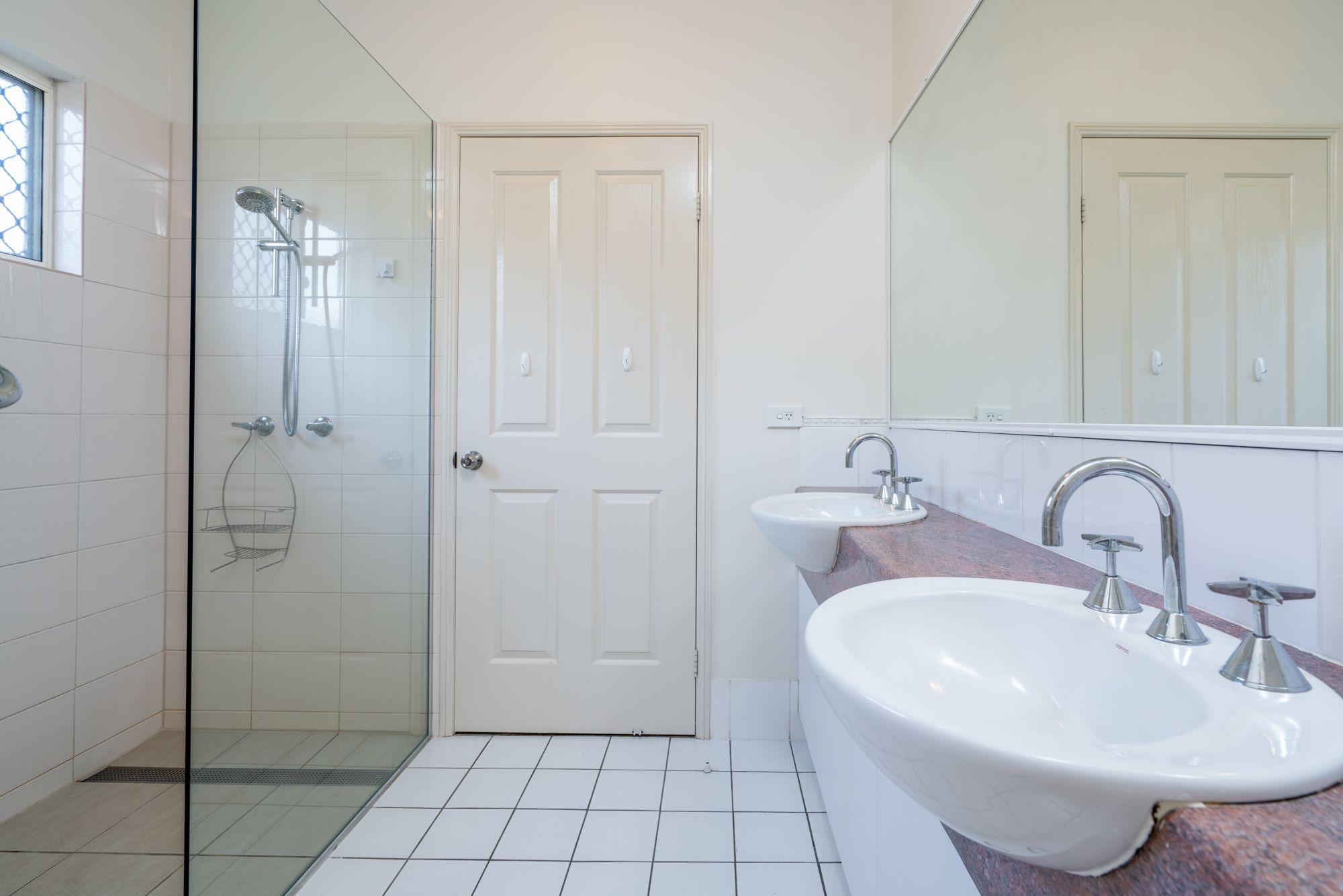 2 Bed + 1 Office, Fully Furnished - $600 Week