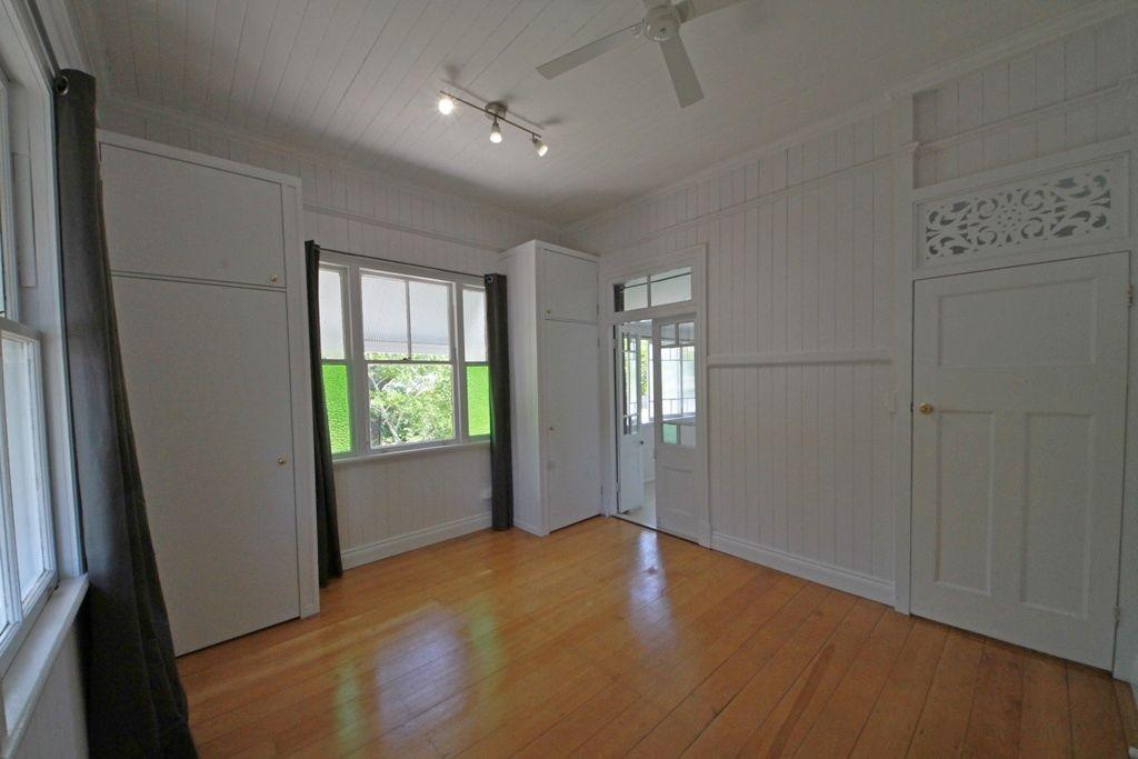 CHARMING QUEENSLANDER IN IDEAL LOCATION