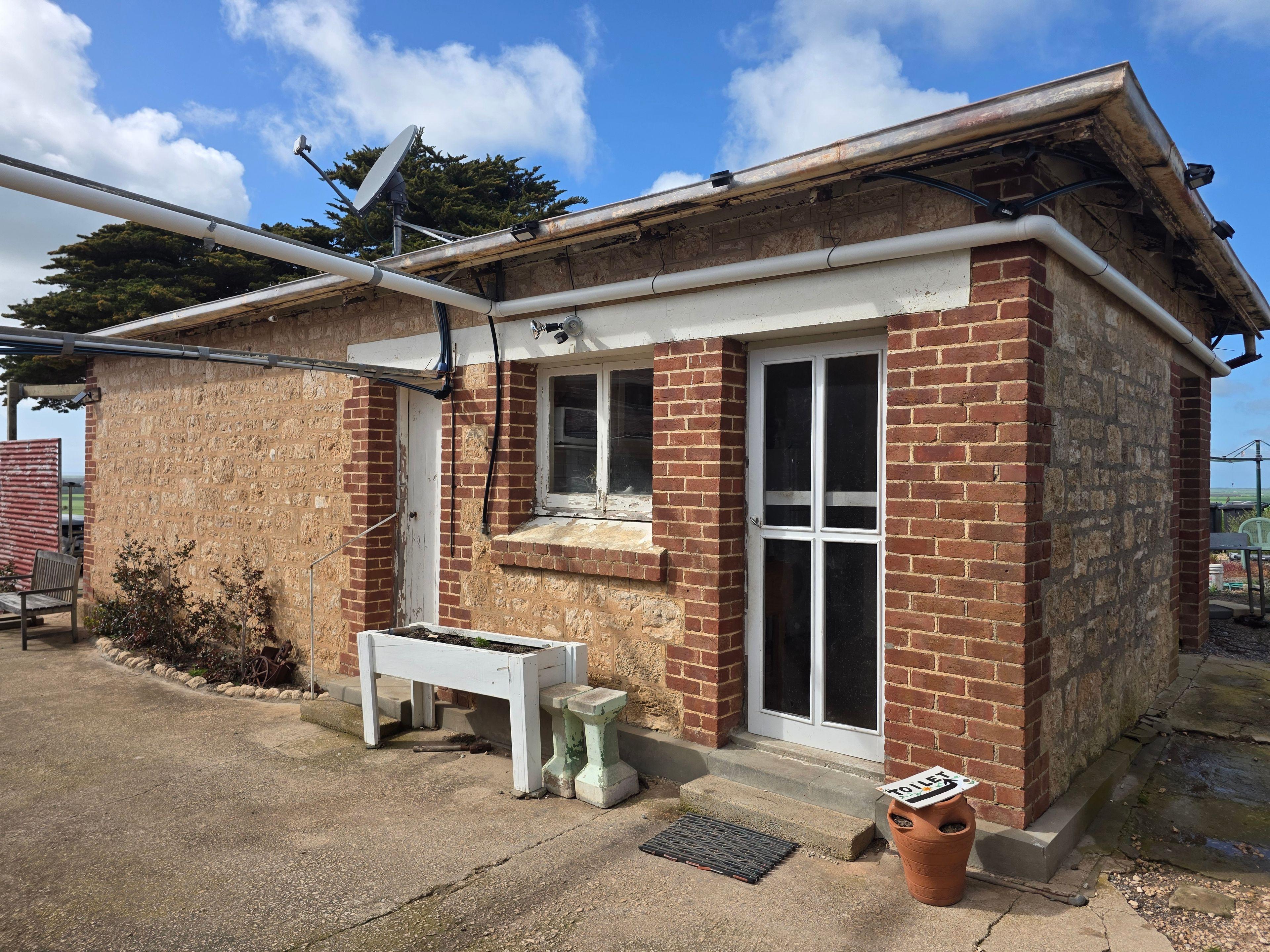 Fully self contained single room granny flat