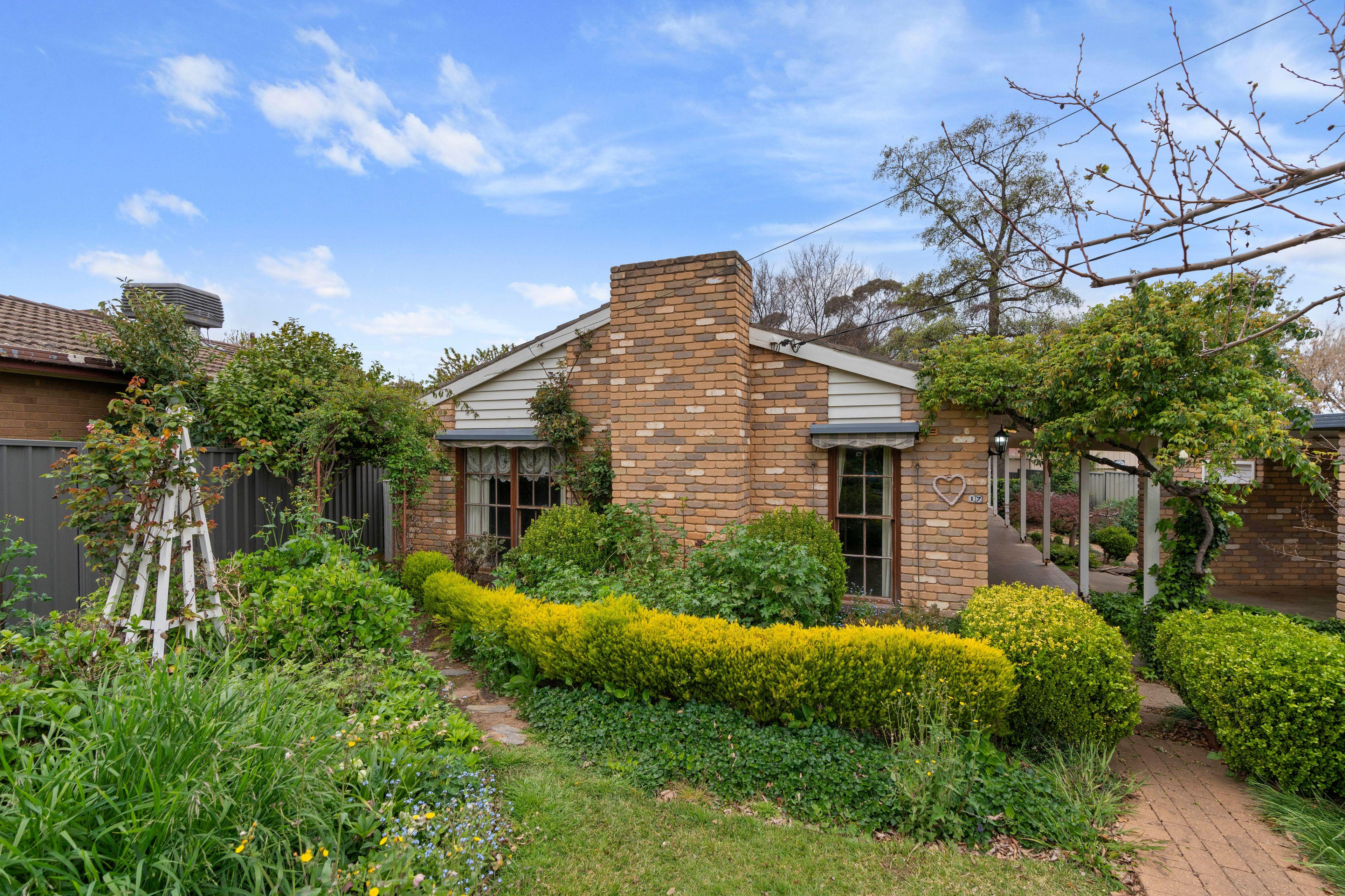 Charming Family Home for Lease in Kooringal