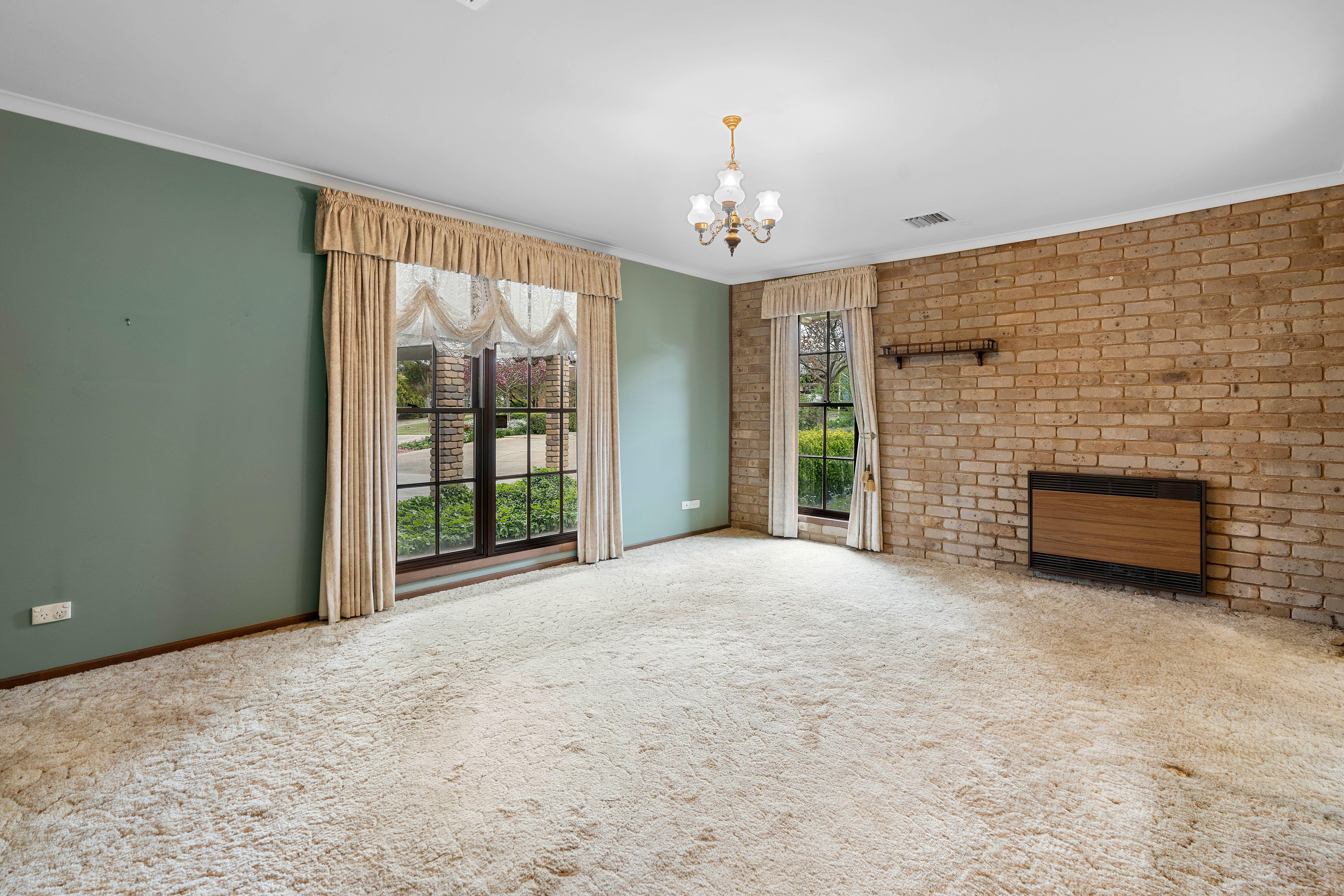 Charming Family Home for Lease in Kooringal