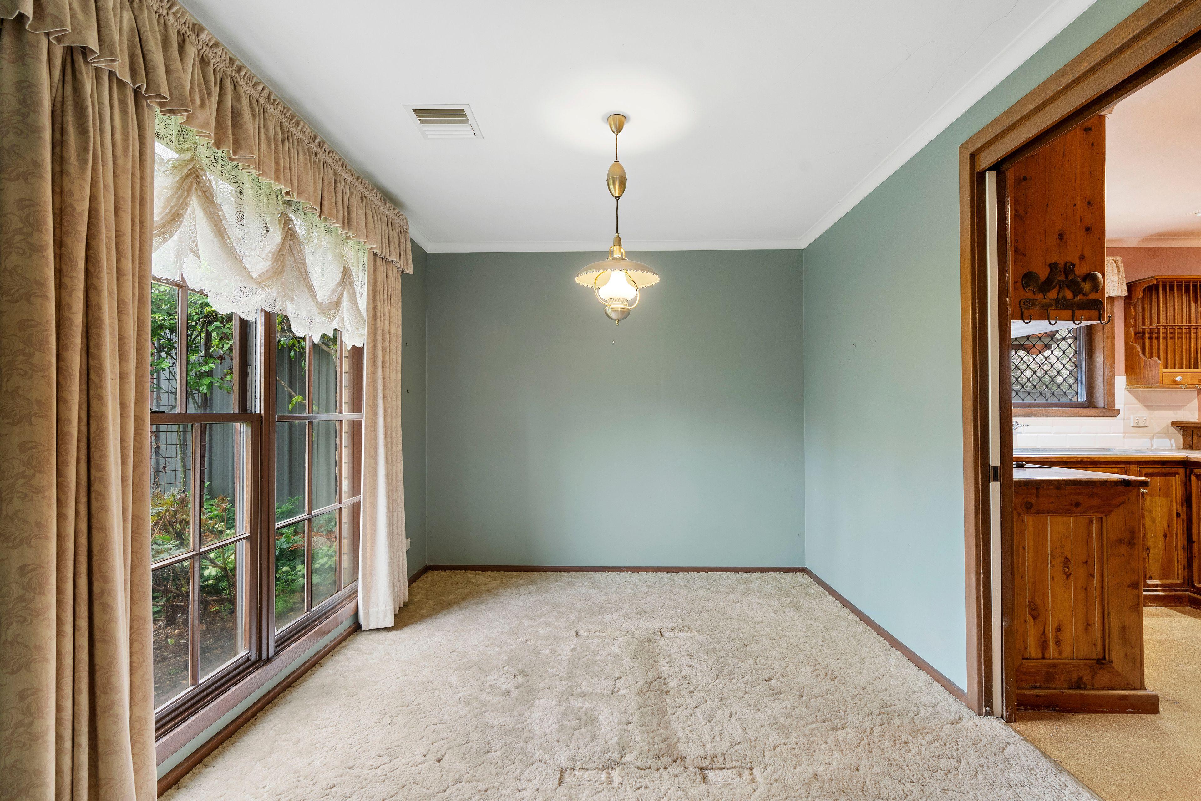 Charming Family Home for Lease in Kooringal