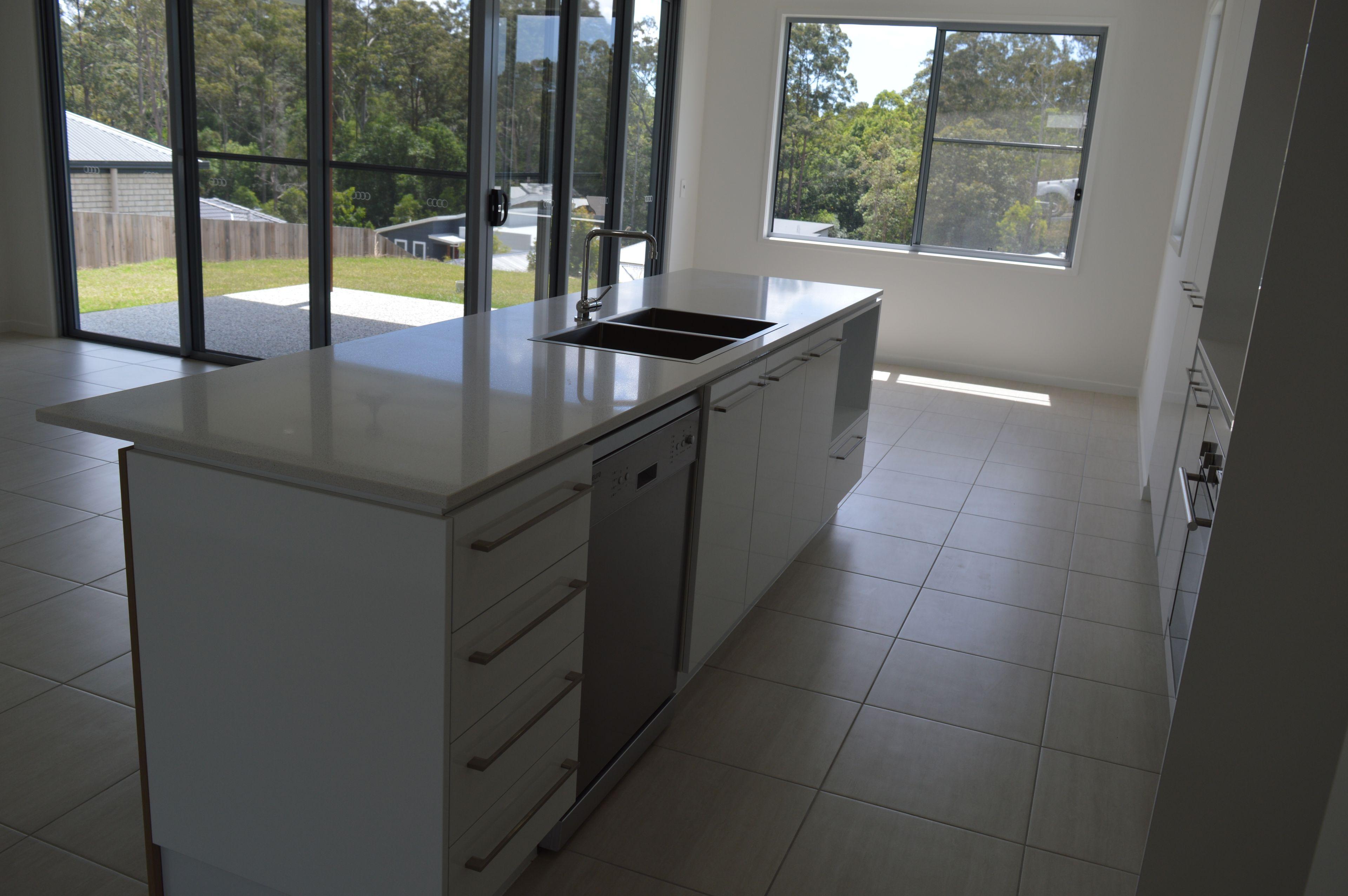 Pathways Estate Home - Minutes to Town!