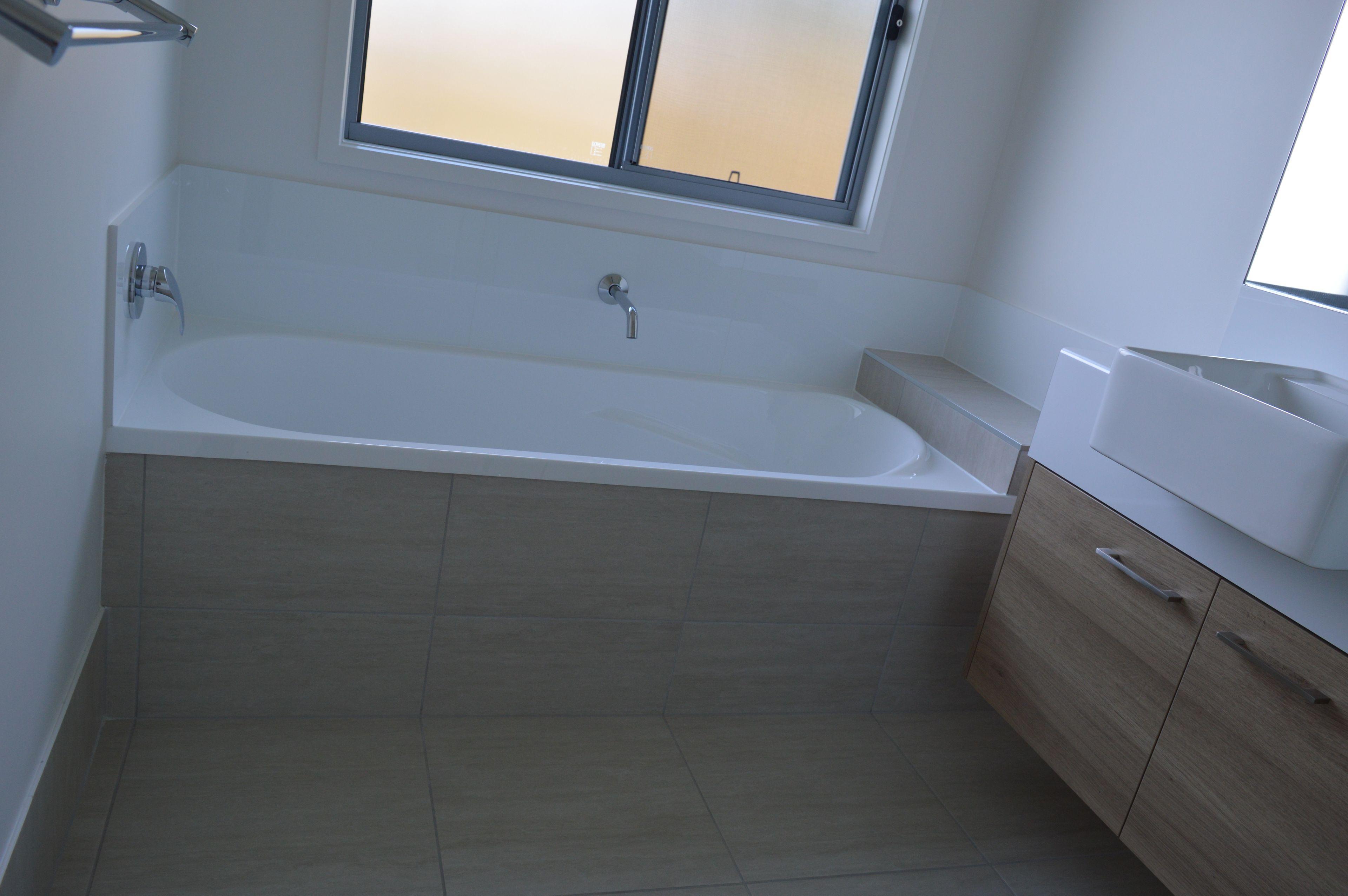 Pathways Estate Home - Minutes to Town!