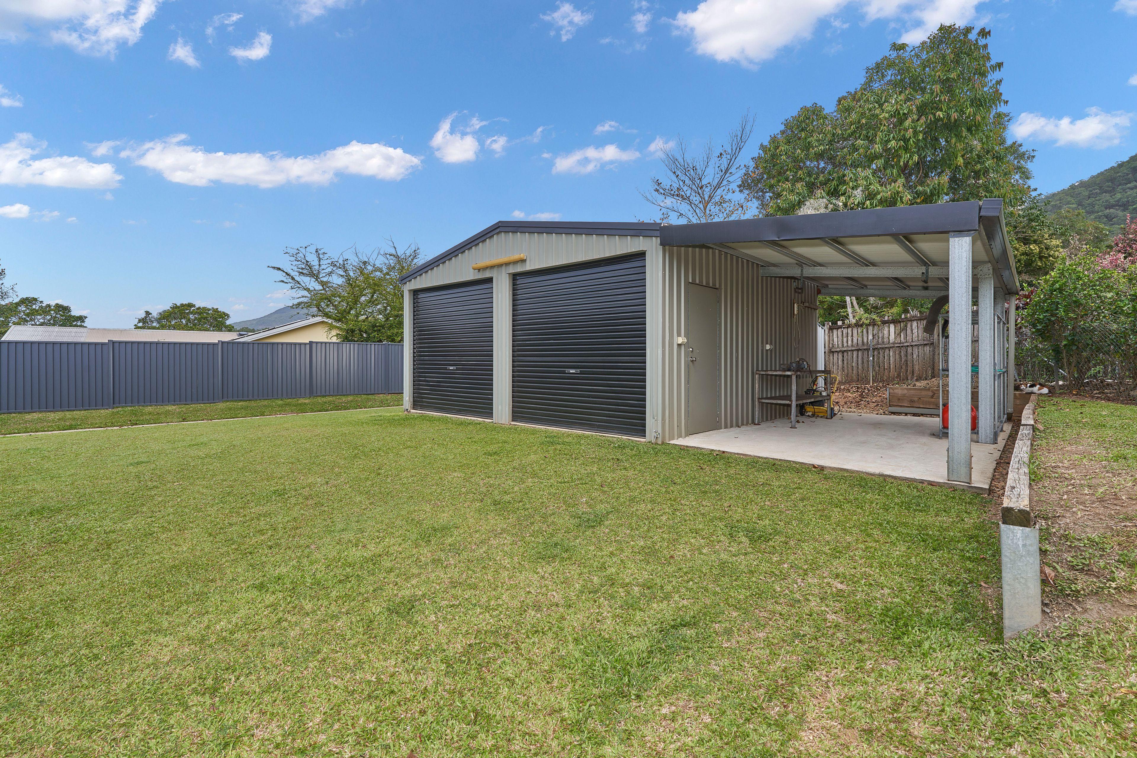 UNFURNISHED HOME ON A LARGE BLOCK WITH A GREAT SHED!