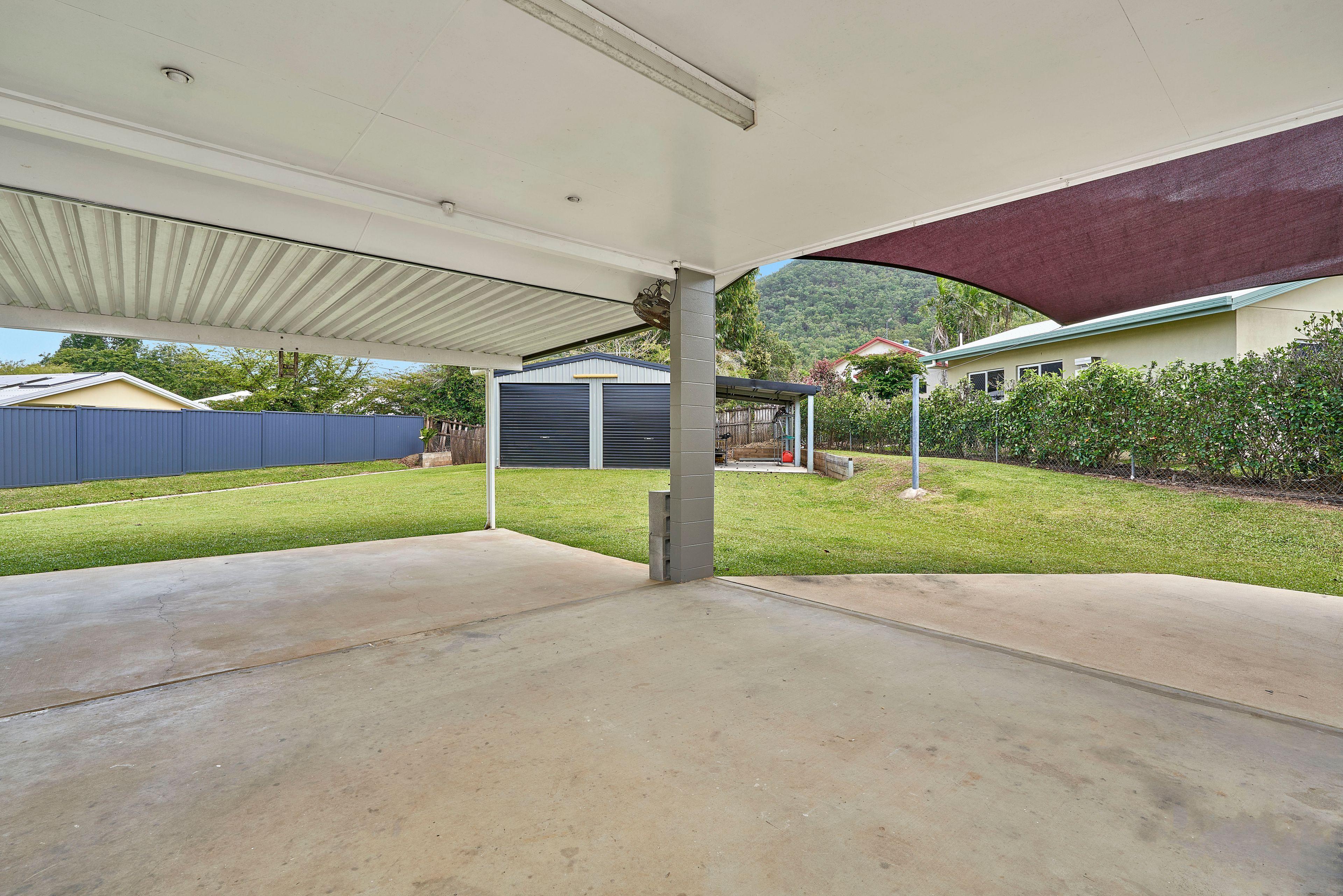 UNFURNISHED HOME ON A LARGE BLOCK WITH A GREAT SHED!