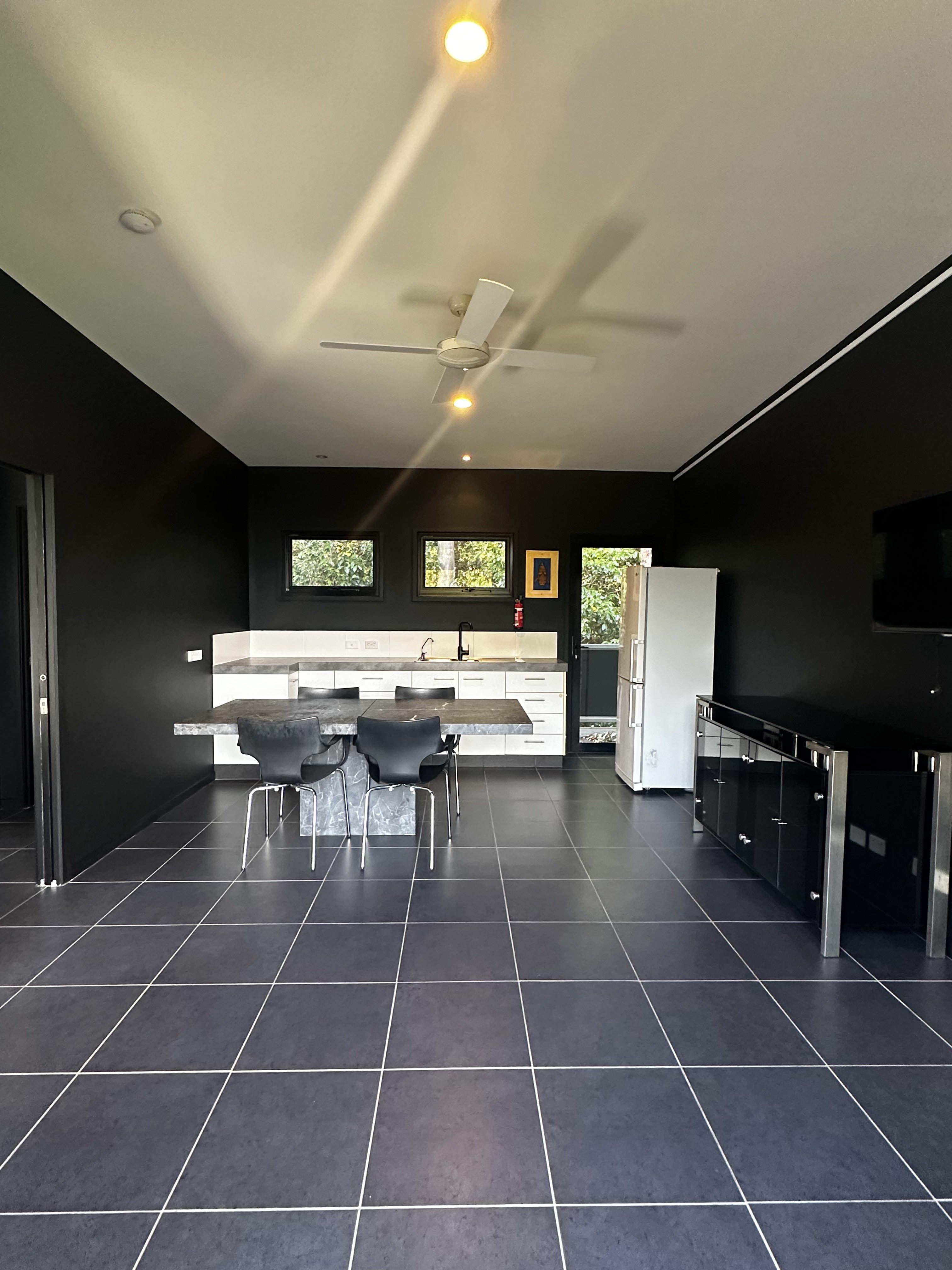 Mullara over Lake Baroon - architectural retreat with panoramic views