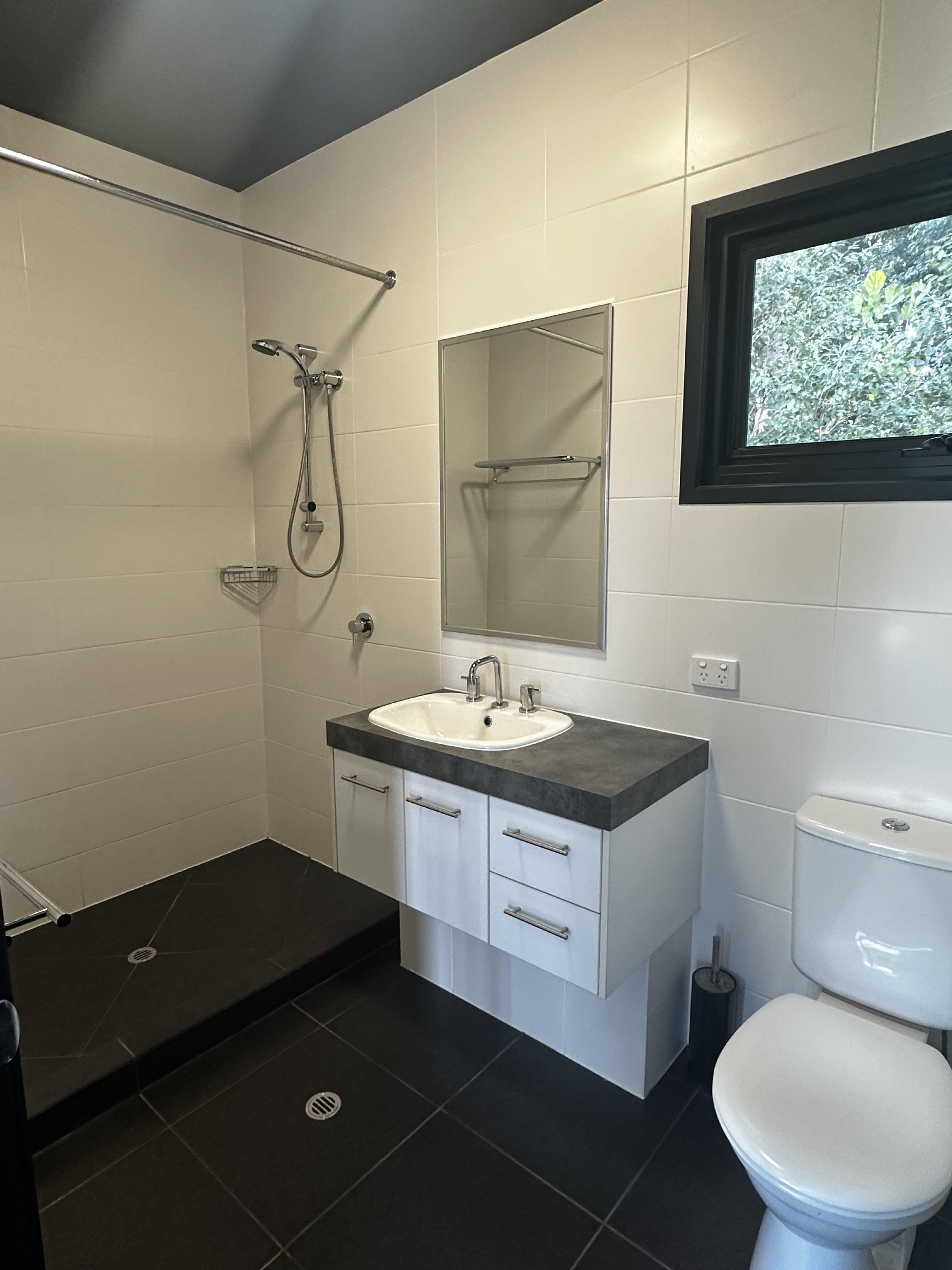 Mullara over Lake Baroon - architectural retreat with panoramic views