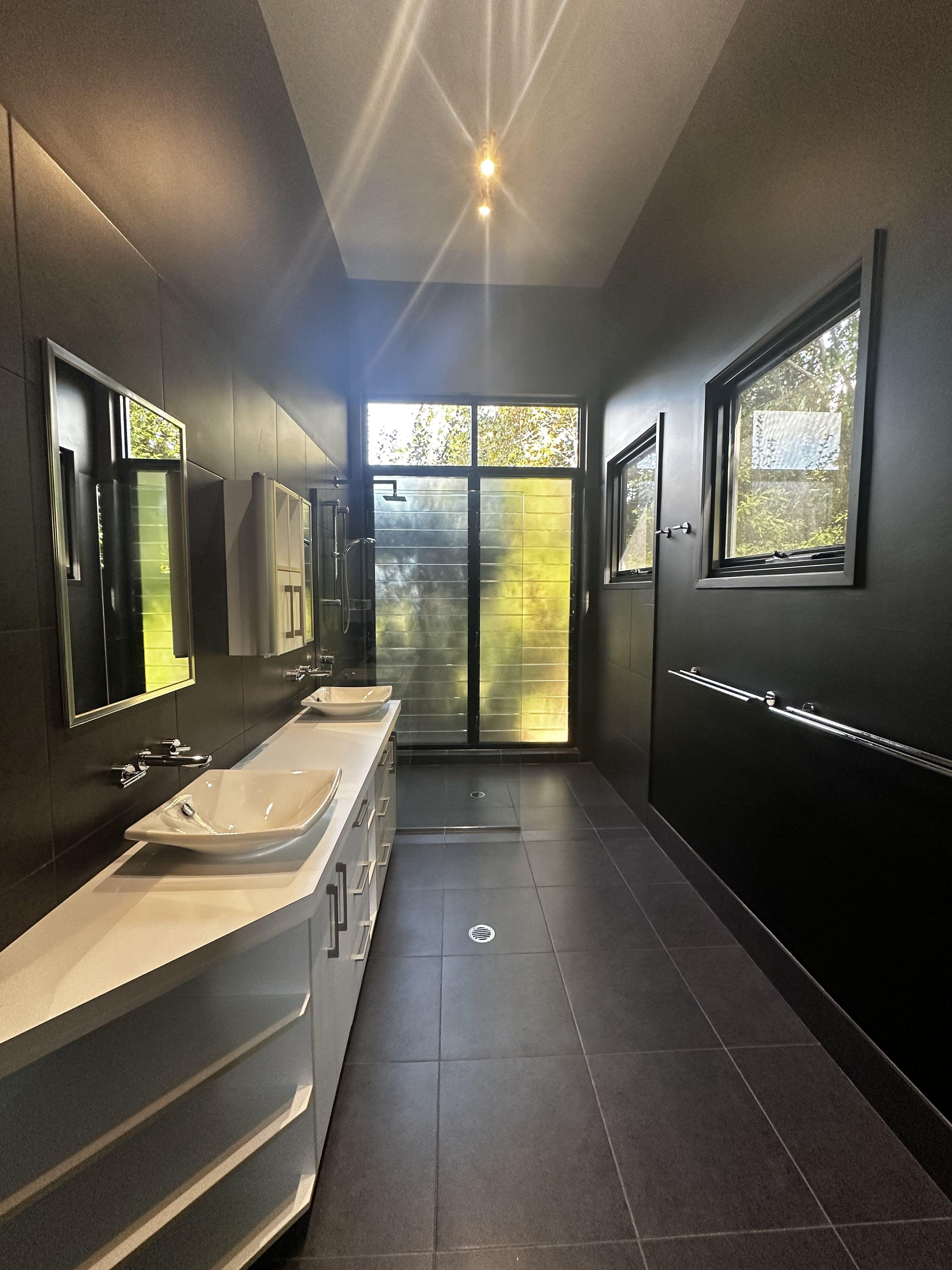 Mullara over Lake Baroon - architectural retreat with panoramic views