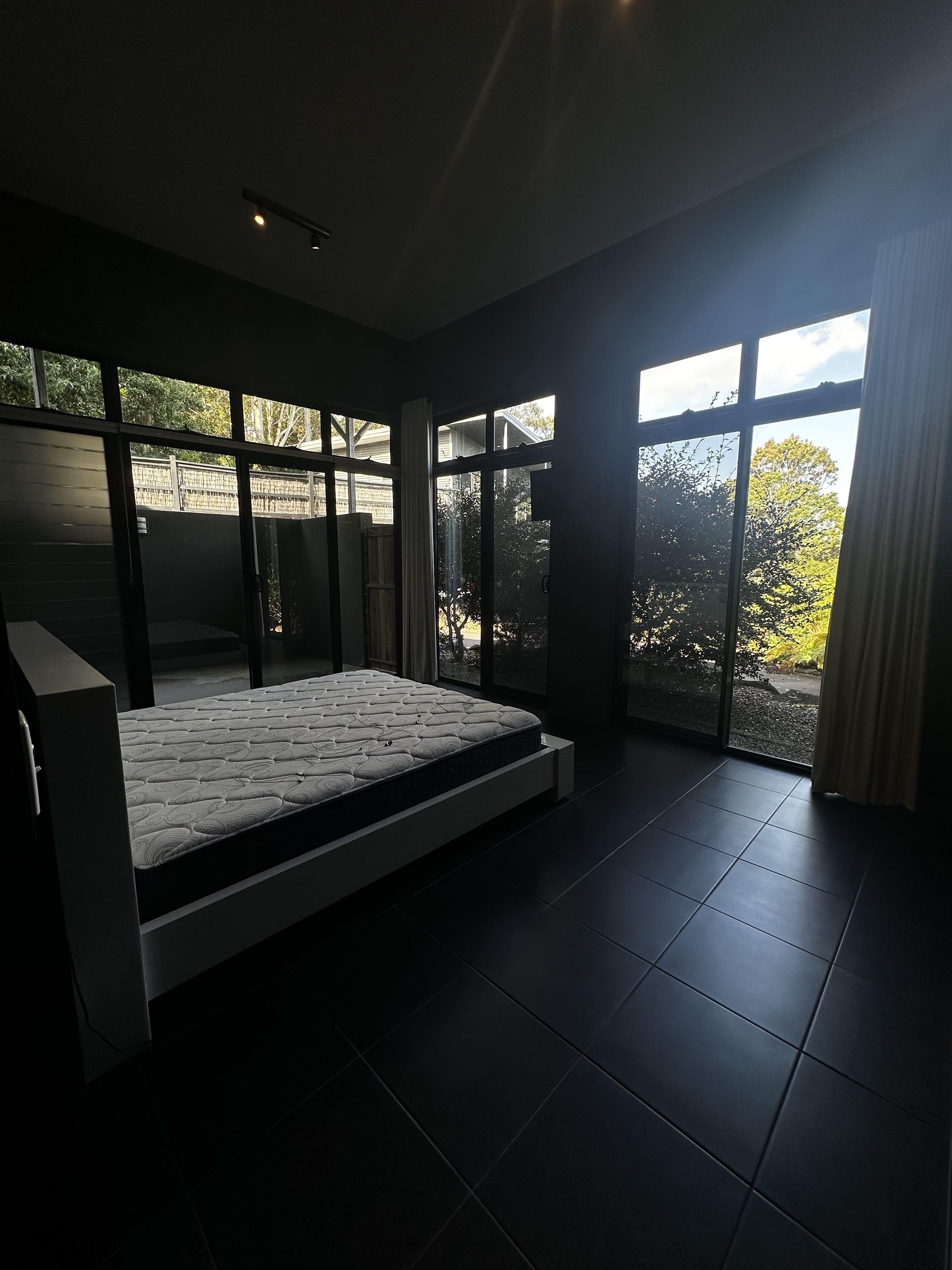 Mullara over Lake Baroon - architectural retreat with panoramic views