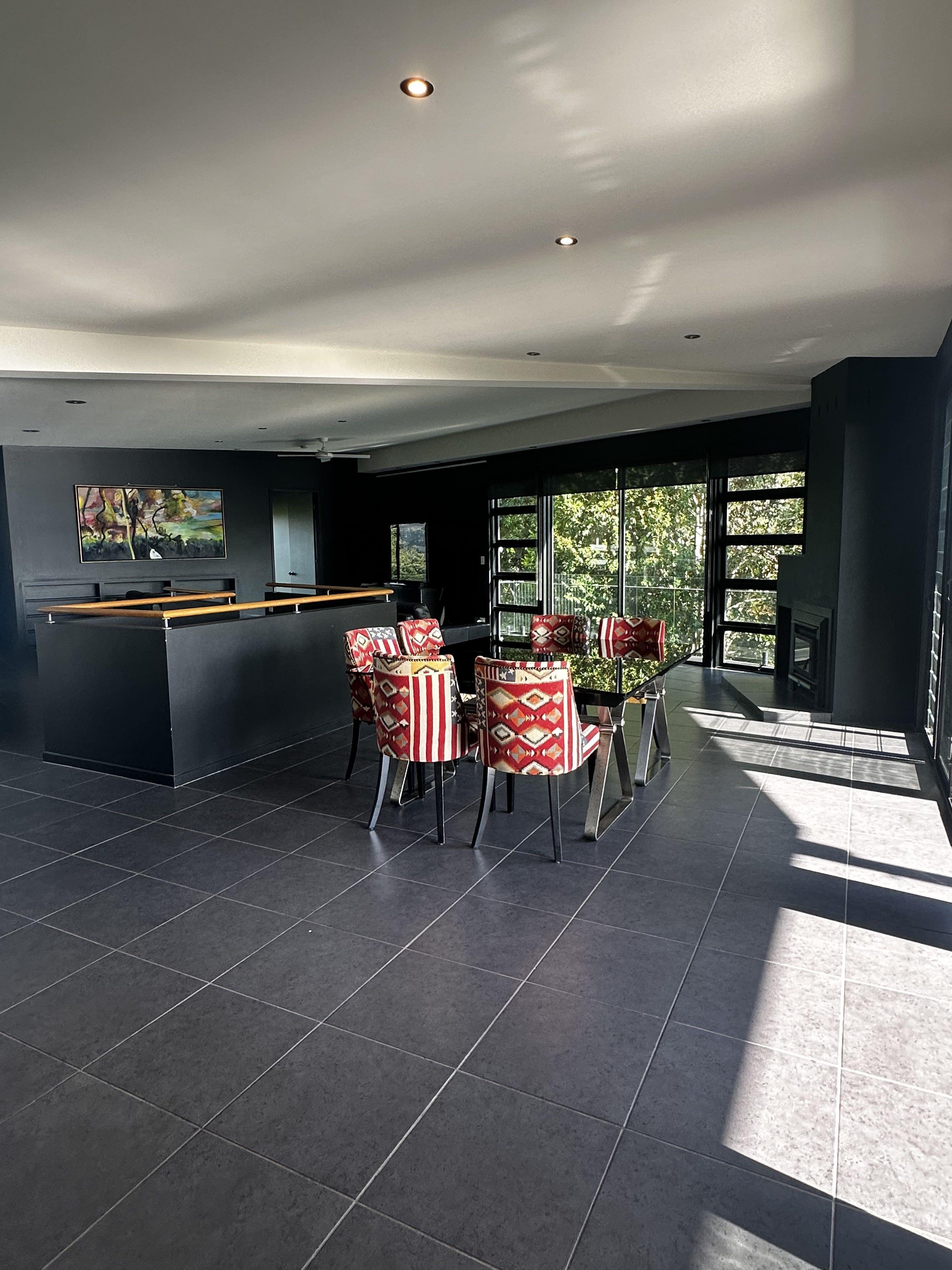 Mullara over Lake Baroon - architectural retreat with panoramic views