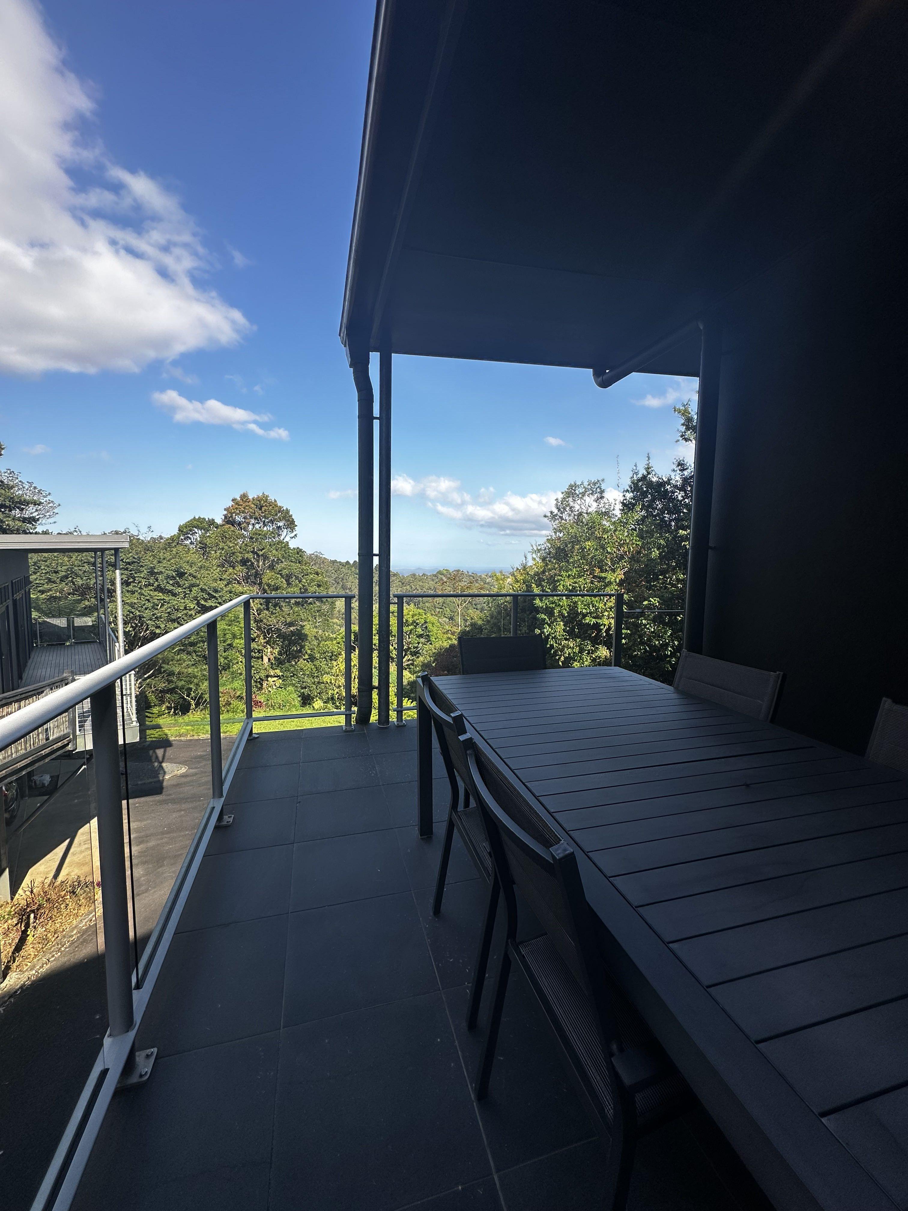 Mullara over Lake Baroon - architectural retreat with panoramic views