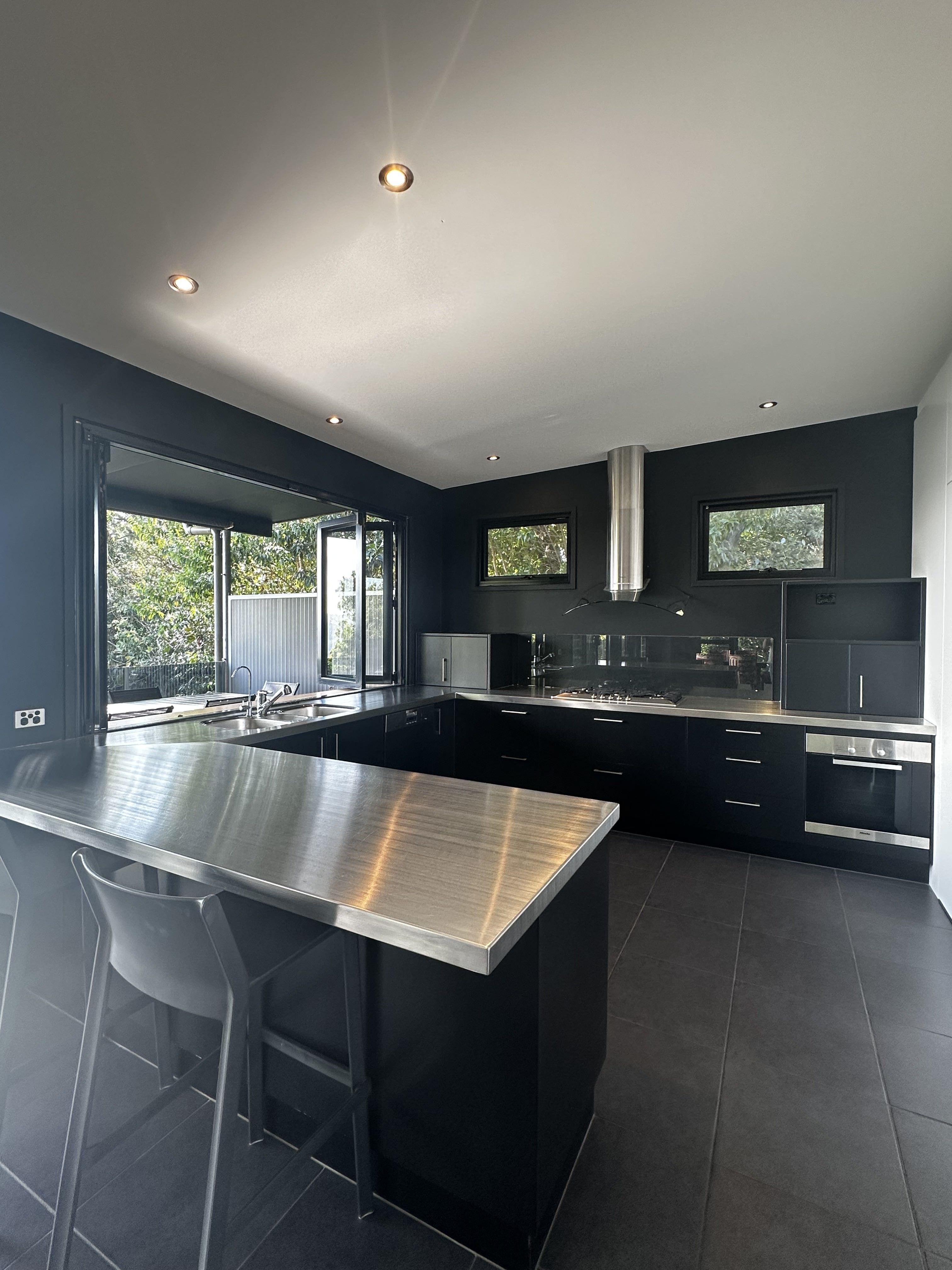 Mullara over Lake Baroon - architectural retreat with panoramic views