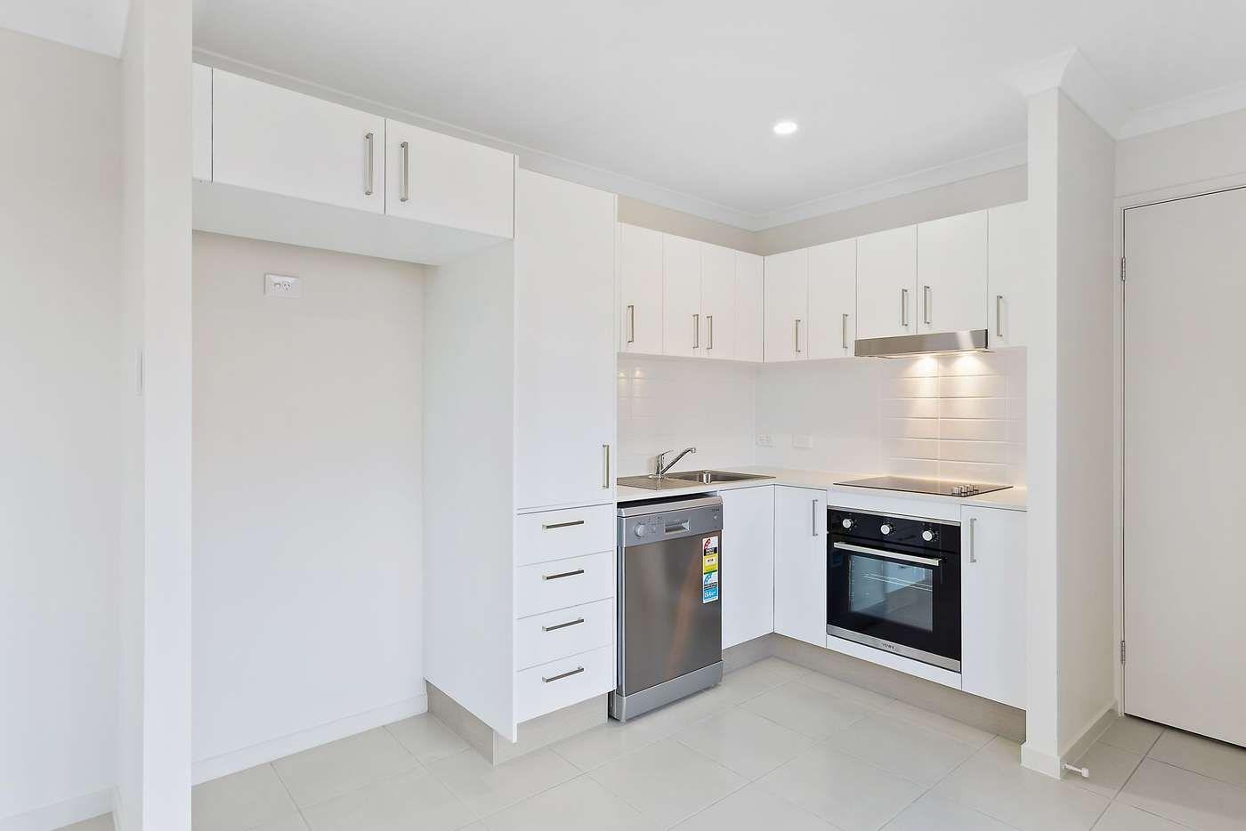 NEAR NEW 1 BEDROOM DUPLEX!!