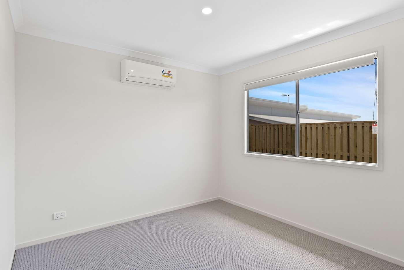 NEAR NEW 1 BEDROOM DUPLEX!!