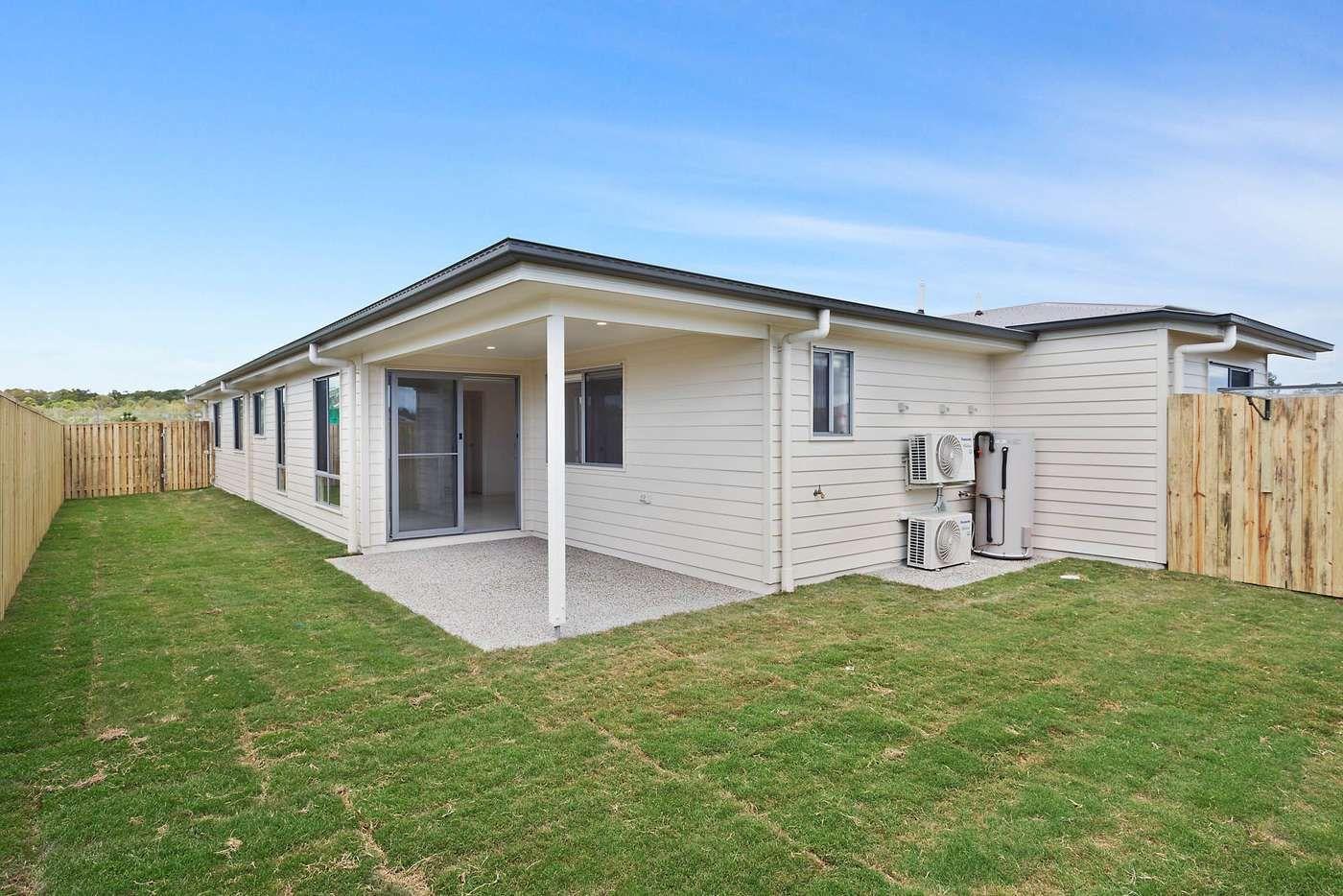 NEAR NEW 1 BEDROOM DUPLEX!!