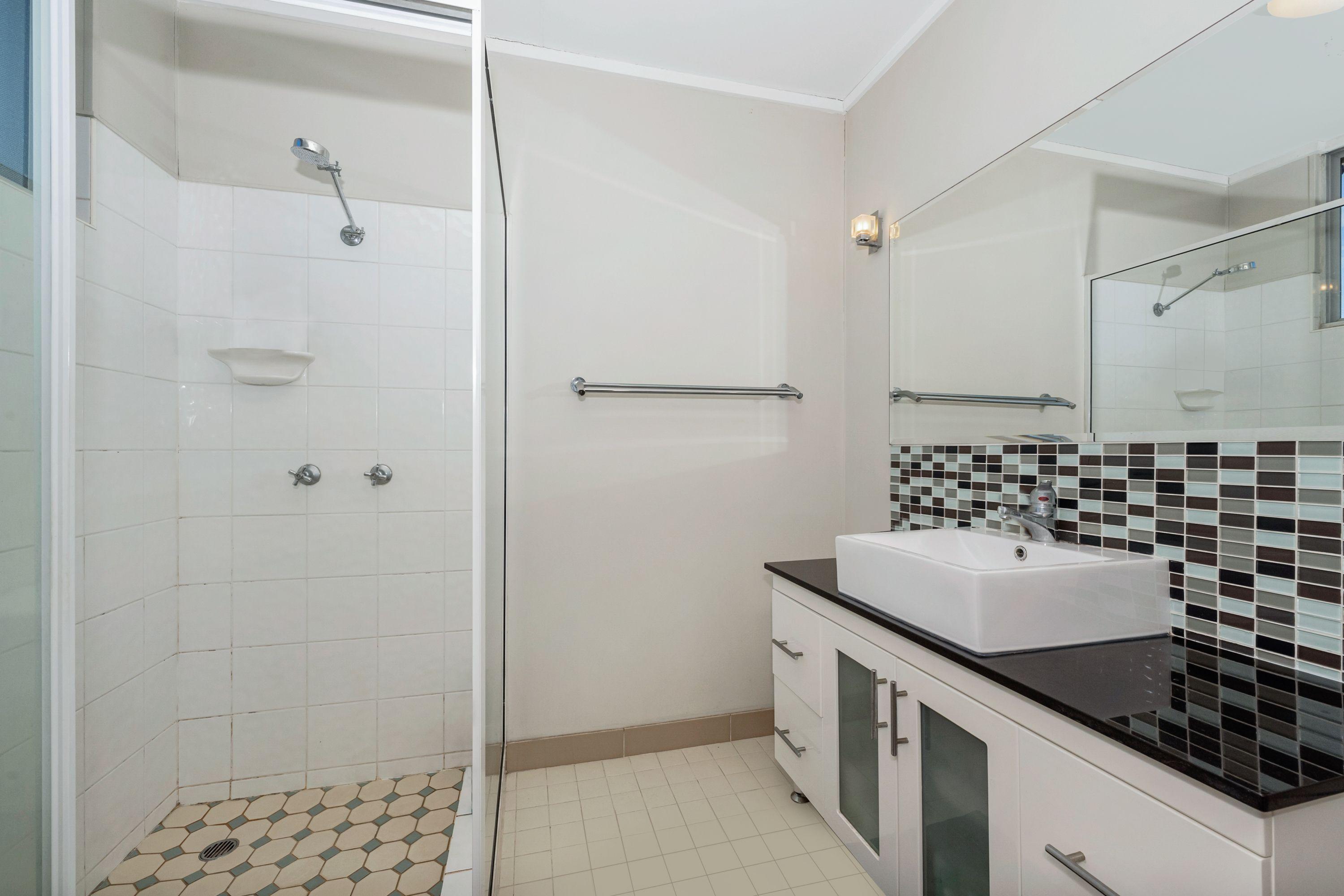 Studio Aparmtent in Convenient Location!