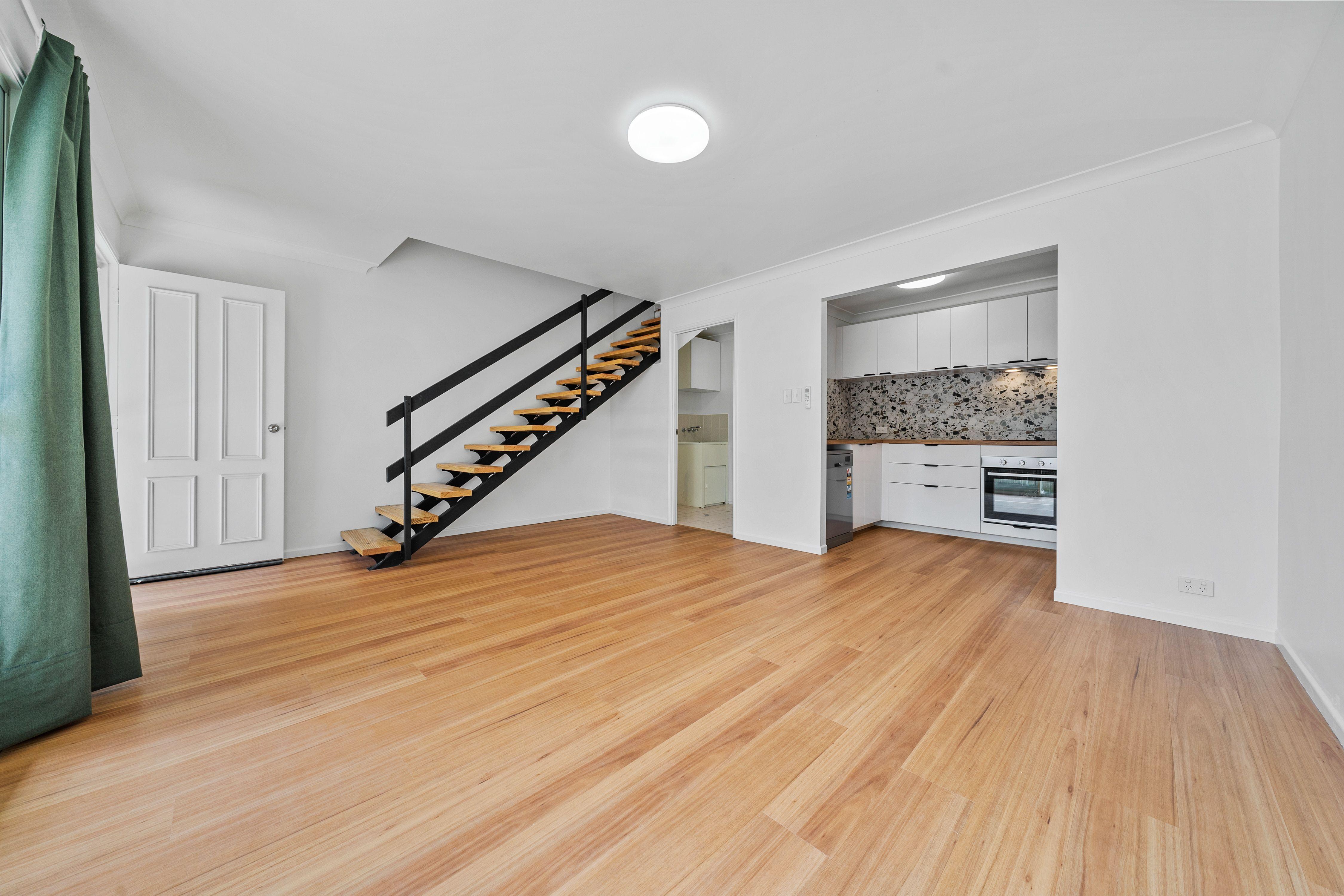 Charming Townhouse in a Quiet Bayside Complex