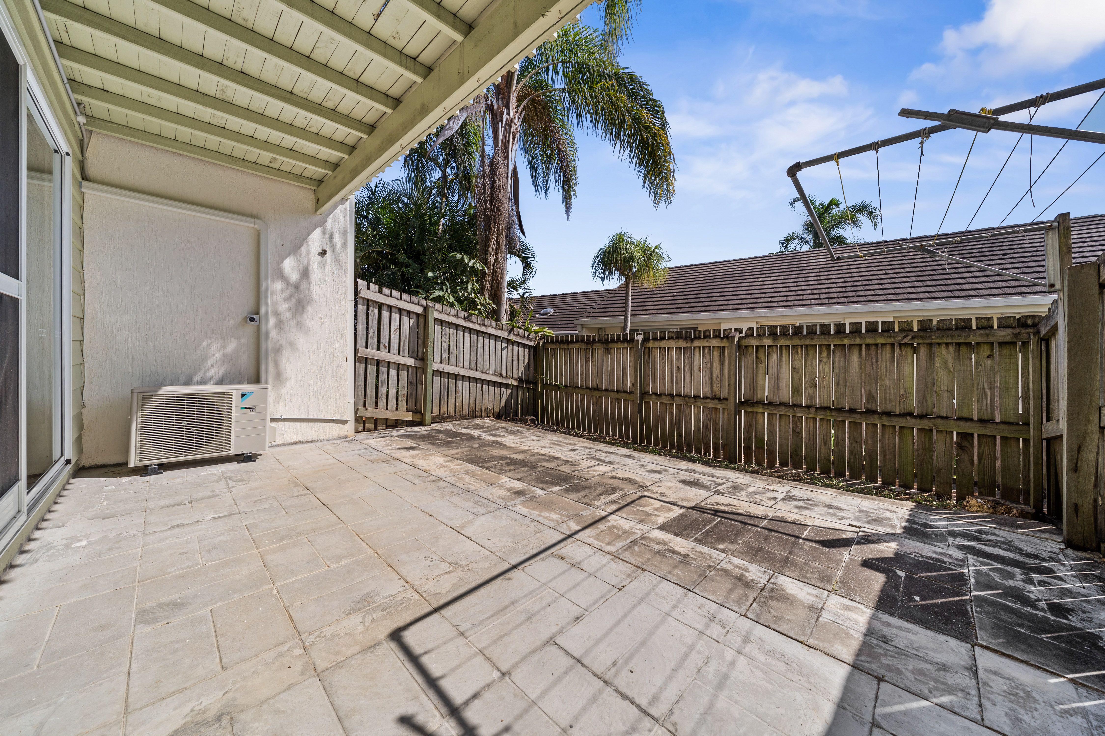 Charming Townhouse in a Quiet Bayside Complex