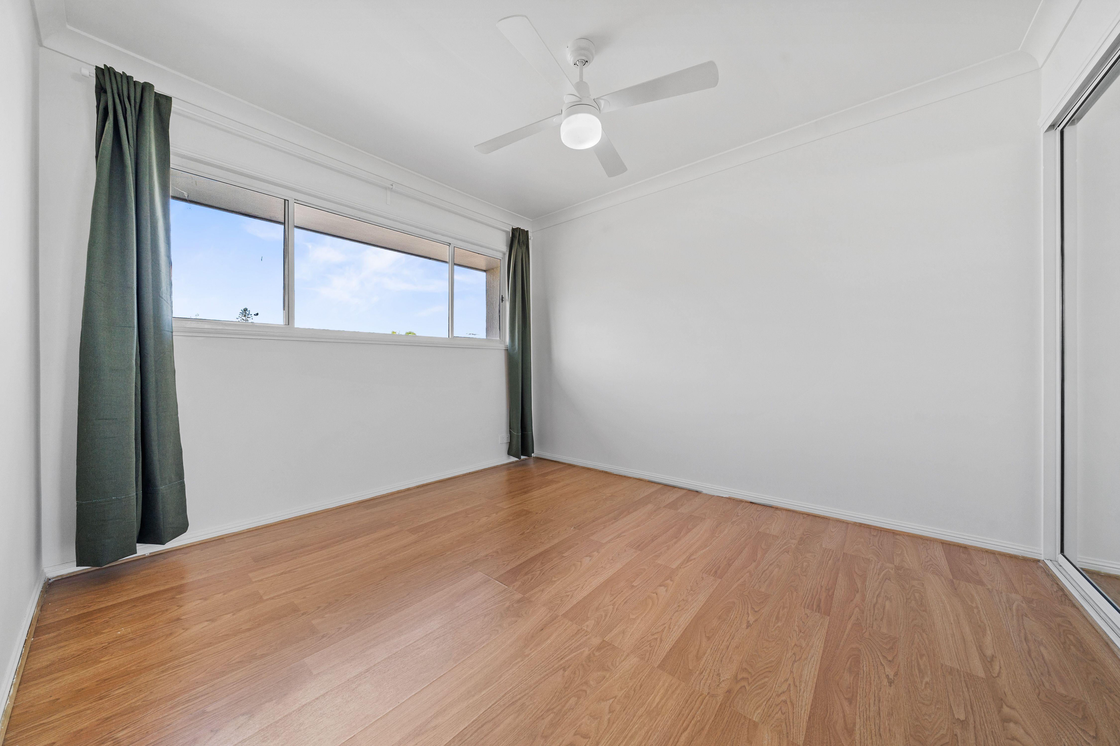 Charming Townhouse in a Quiet Bayside Complex