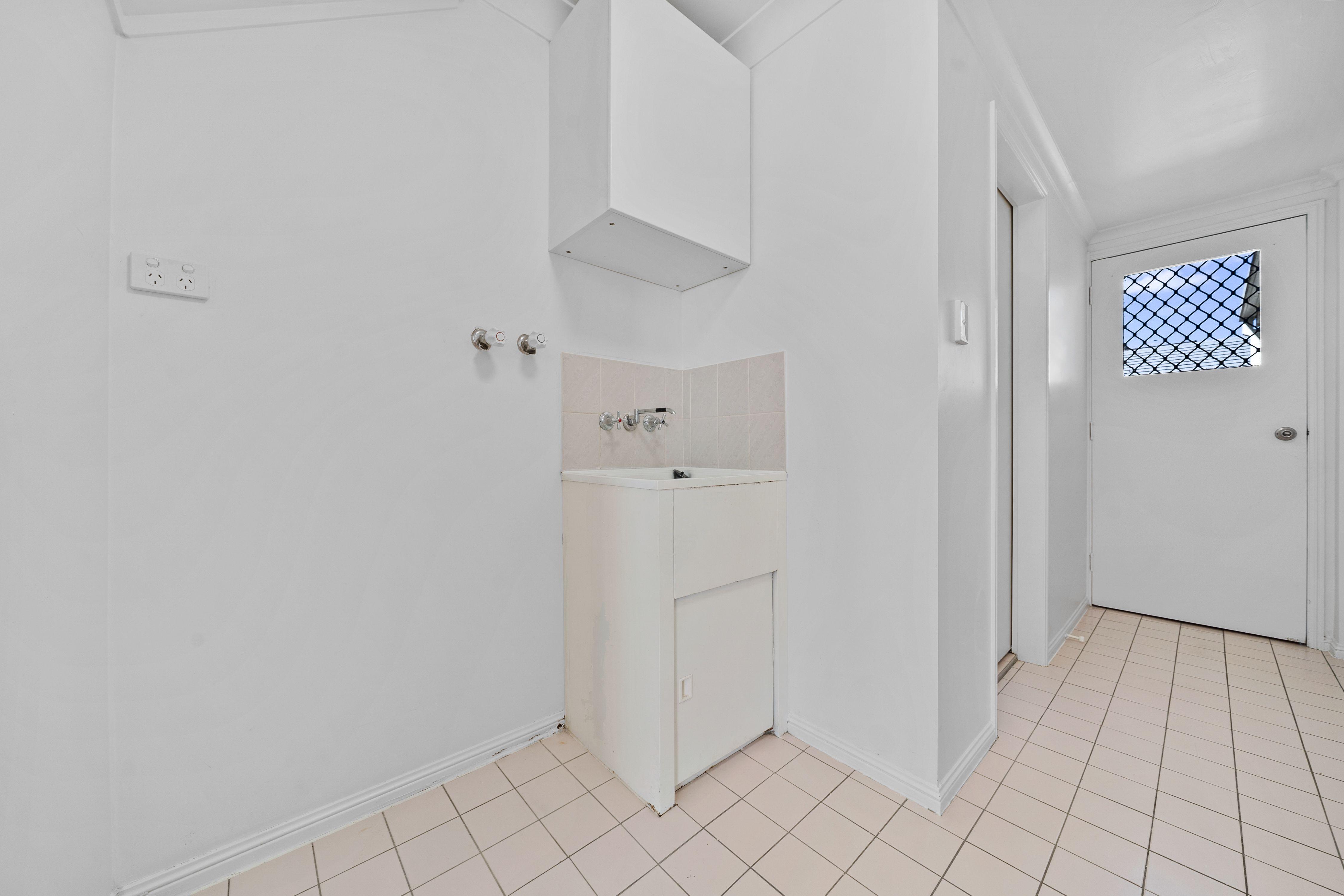 Charming Townhouse in a Quiet Bayside Complex