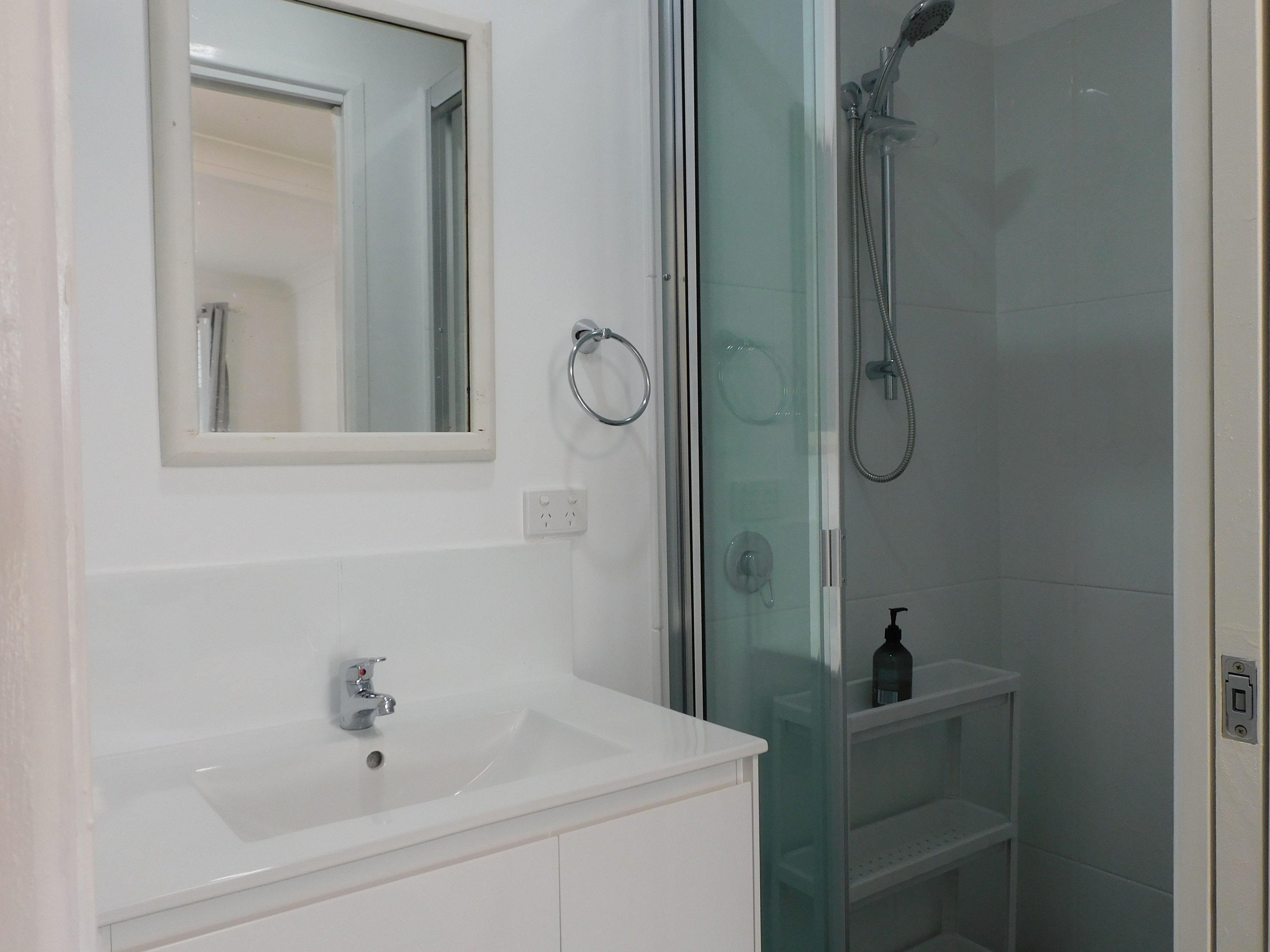 Convenient and compact flat in Cranbrook
