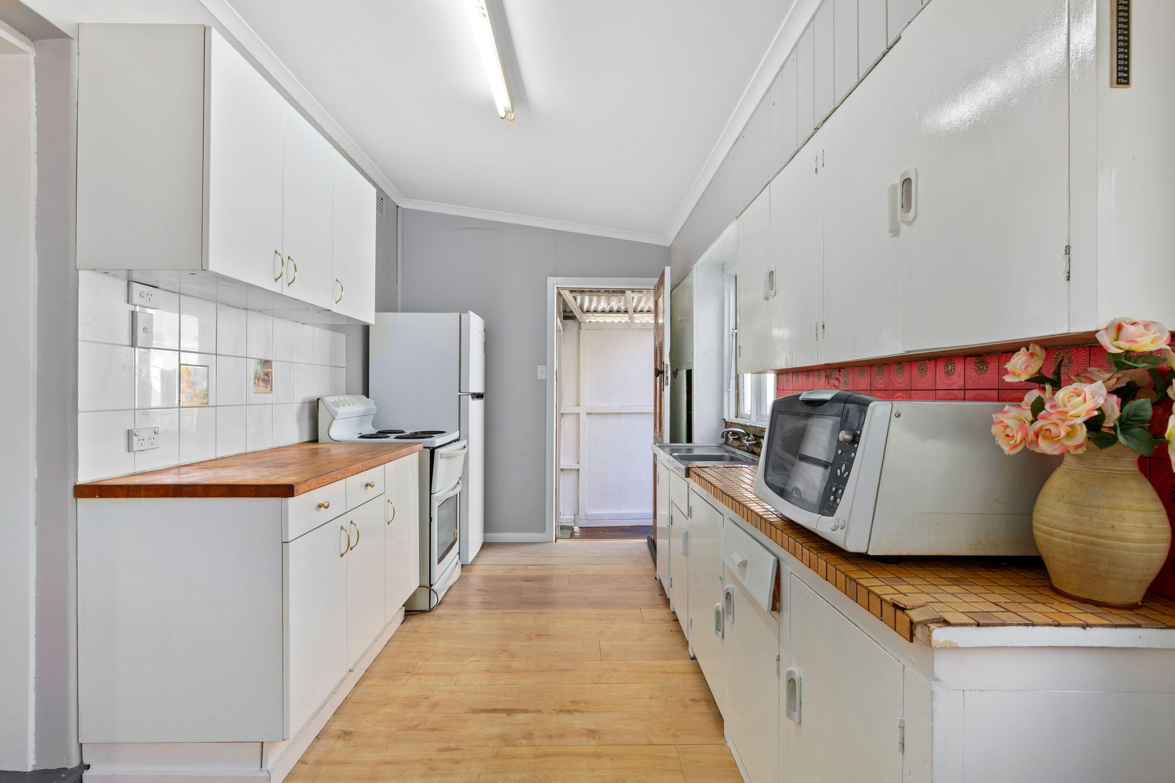 3-BEDROOM HOUSE FOR RENT