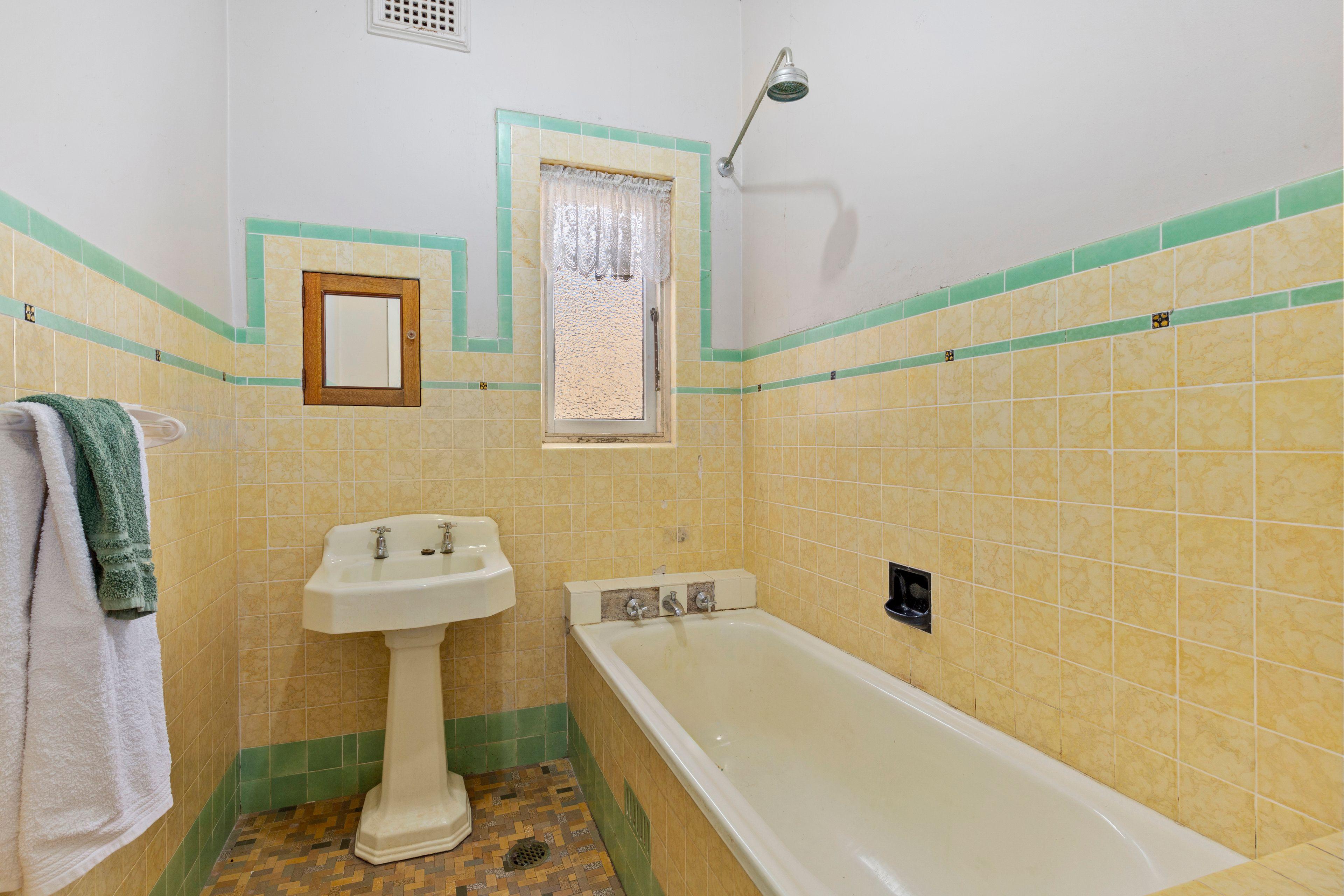 3-BEDROOM HOUSE FOR RENT