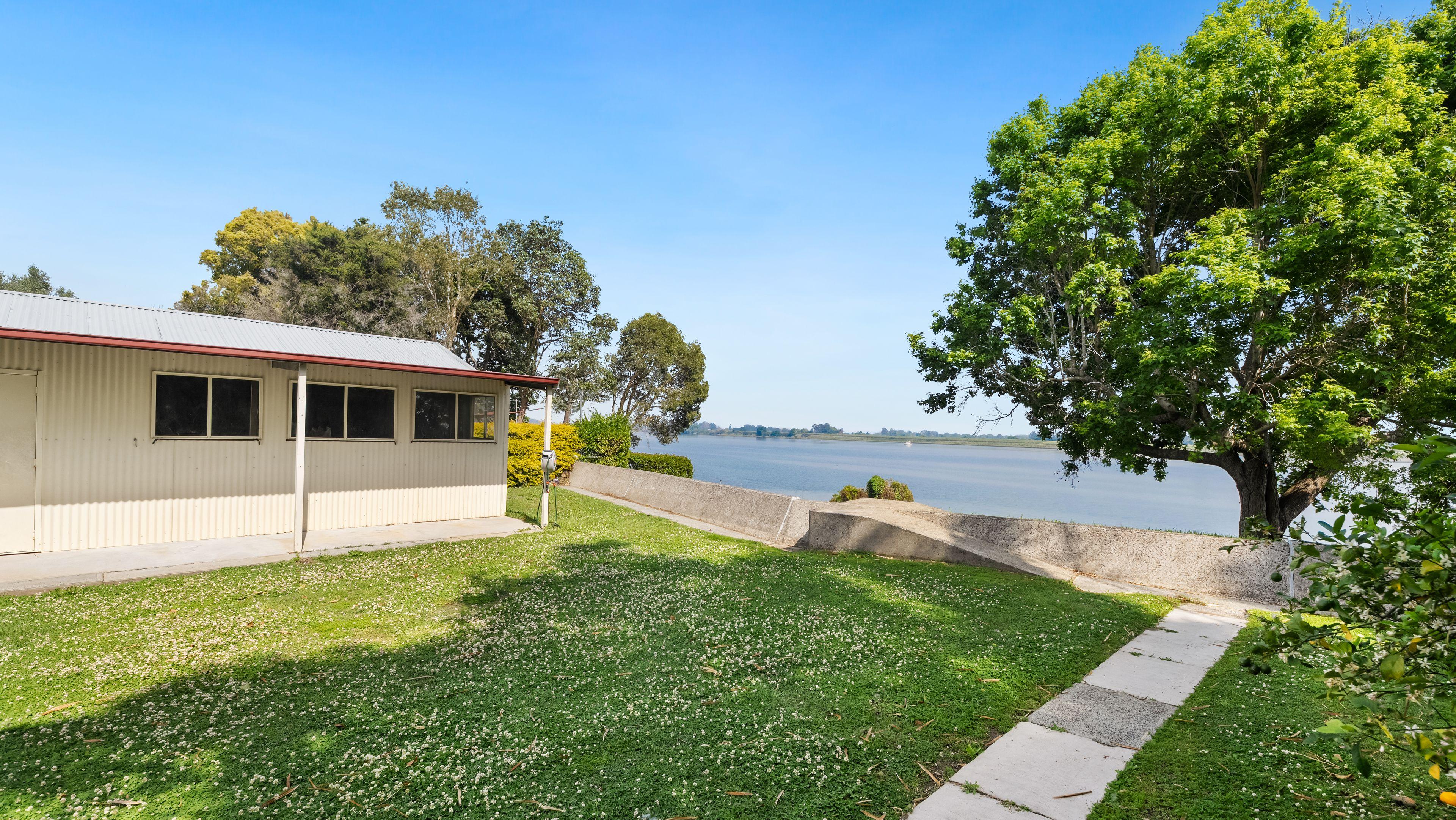 River Front Cottage at Ulmarra