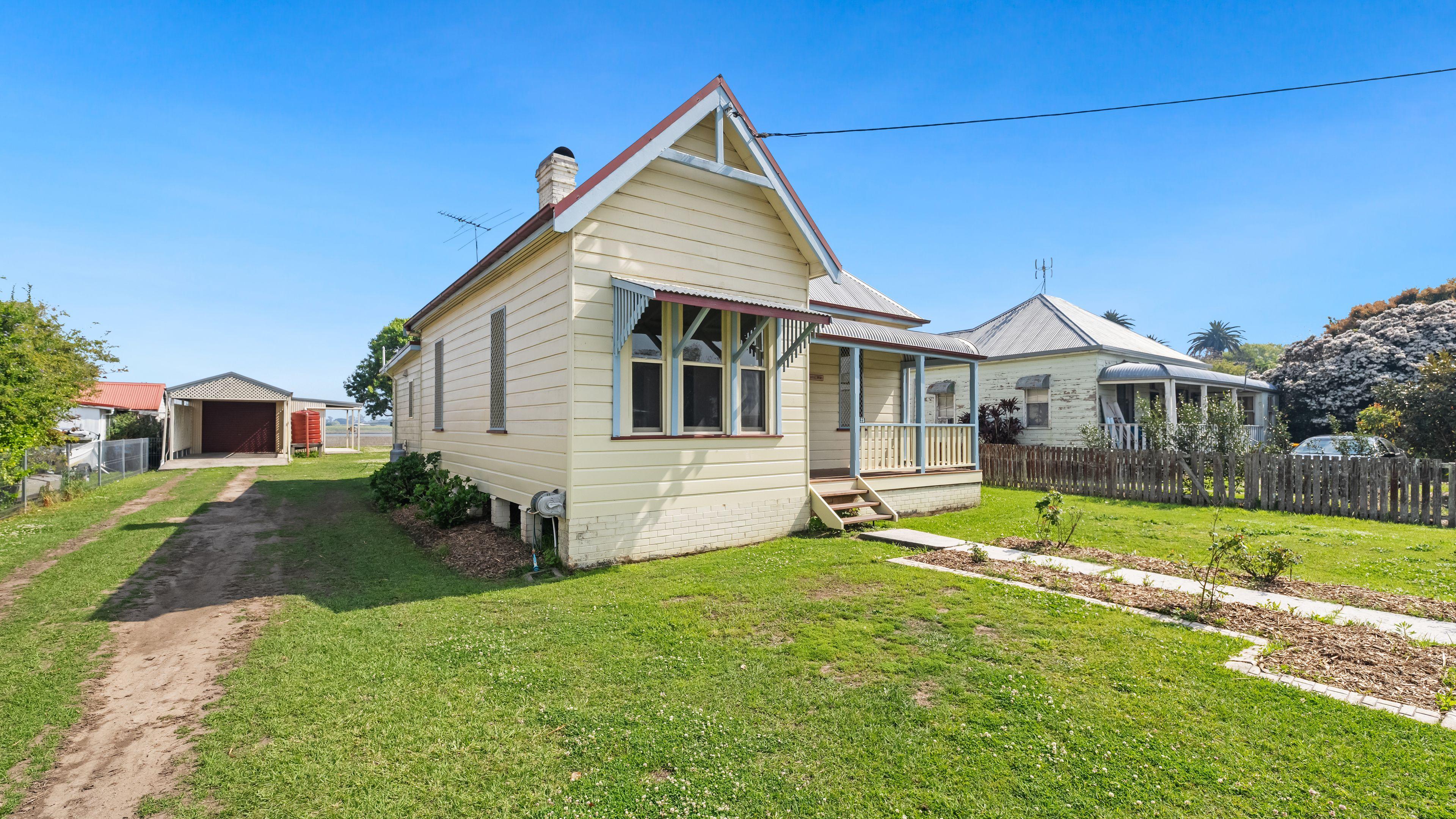 River Front Cottage at Ulmarra