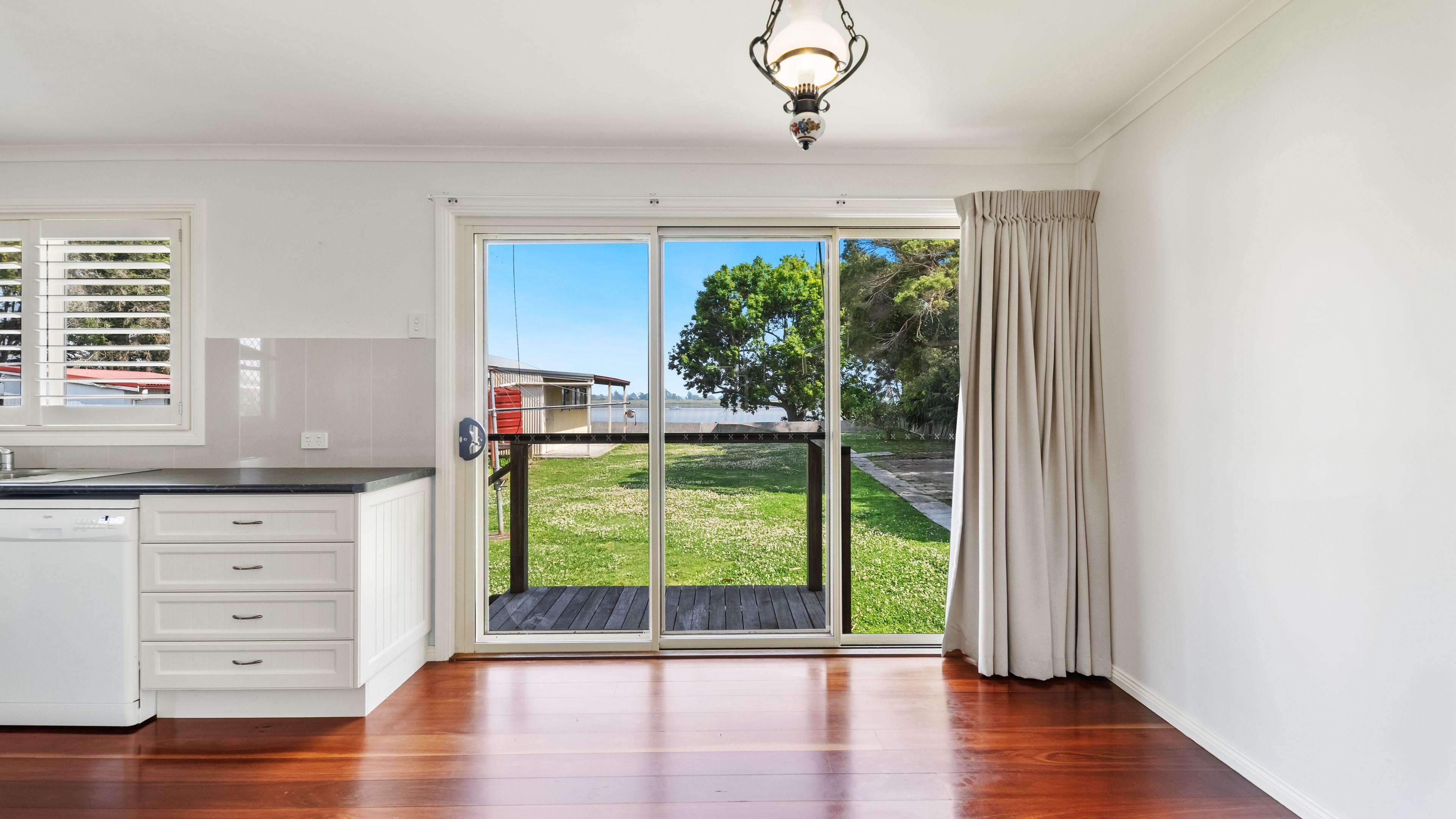 River Front Cottage at Ulmarra