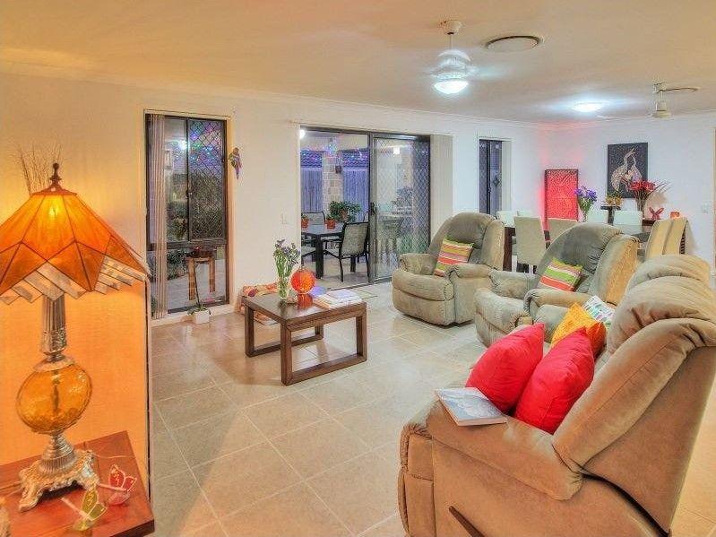 Stunning Family Home in Forest Lake - 33 Brushwood Circuit