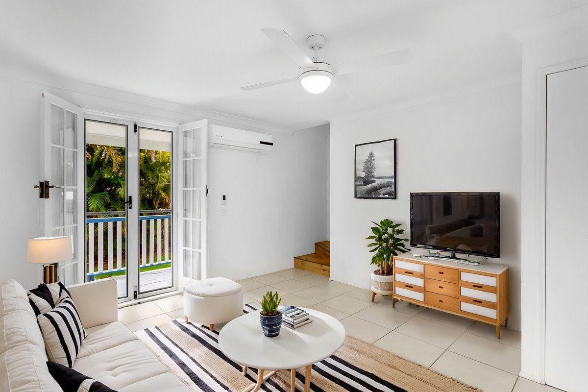 Prop-GPT: Property: QLD Labrador, QLD 4215 Queensland 4215