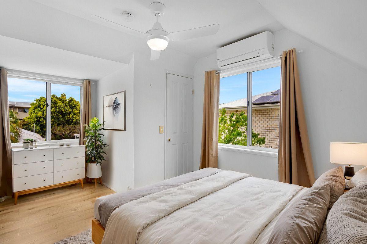 30b Robert Street, Labrador, QLD 4215 - Duplex / Semi - Detached for Rent - harcourts.net