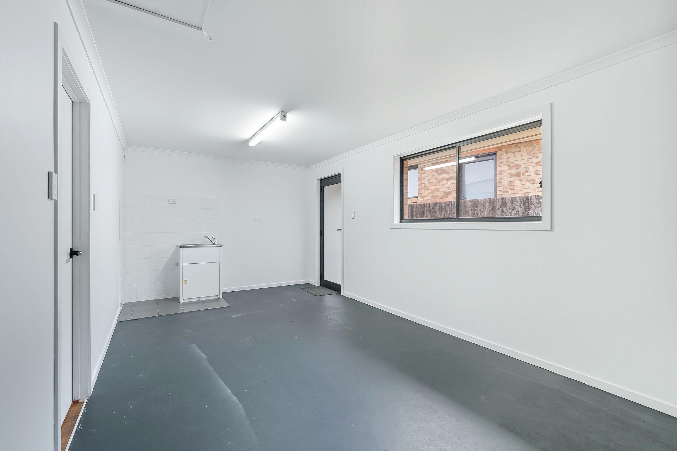 Spacious 2 Bedroom Unit with Garage & Storage
